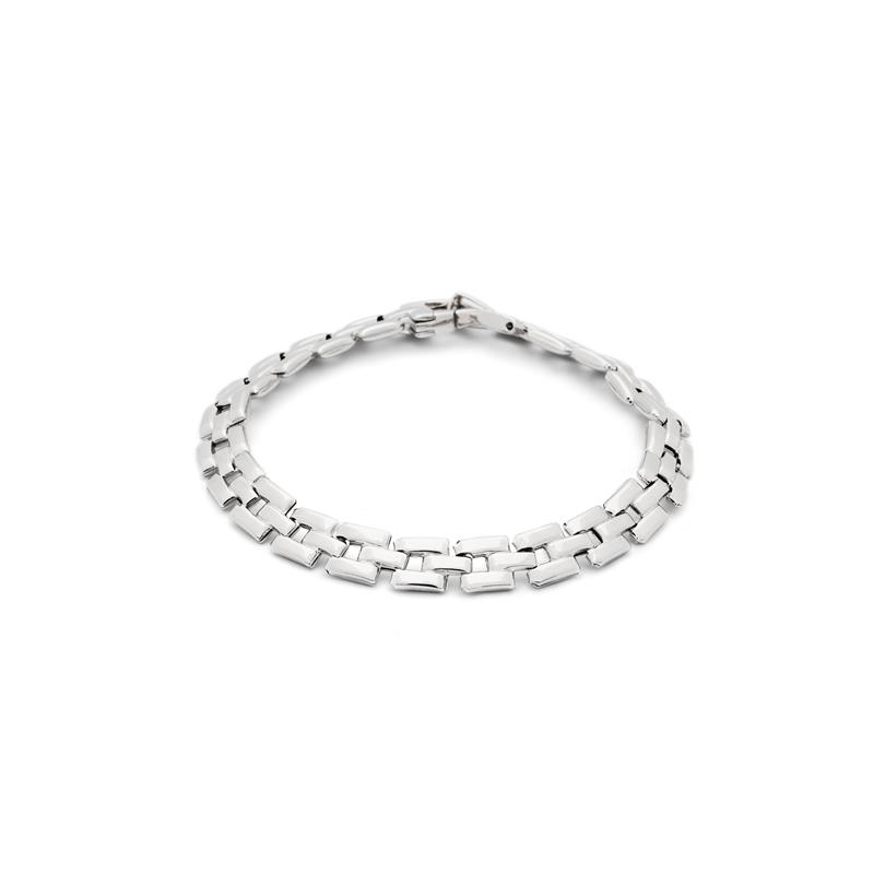 Deze schakelarmband met pantera schakel van Glow mag niet in je sieradencollectie ontbreken! Gemaakt van 925 sterling zilver en een breedte van 6,9mm. Mooi in combinatie met de andere sieraden van Glow voor een complete look.

GLOW
Benadruk jouw stijl met de verfijnde sieraden van GLOW en laat je inspireren door de uitgebreide collectie 14 karaats gouden sieraden van de hoogste Europese kwaliteit. Ontworpen om elke dag te dragen. Naast tijdloze ontwerpen bestaat de collectie ook uit hippe sieraden; zoals minimalistische gouden kettingen en afische oorknopjes. Wil je een beetje extra stralen? Kies dan voor flonkerende zirkonia of ga voor luxe met onze geraffineerde diamanten sieraden.
  
  Specificaties
  - 104.1331.19
  - Armband
  - 925 sterling zilver
  - Lengte: 19cm