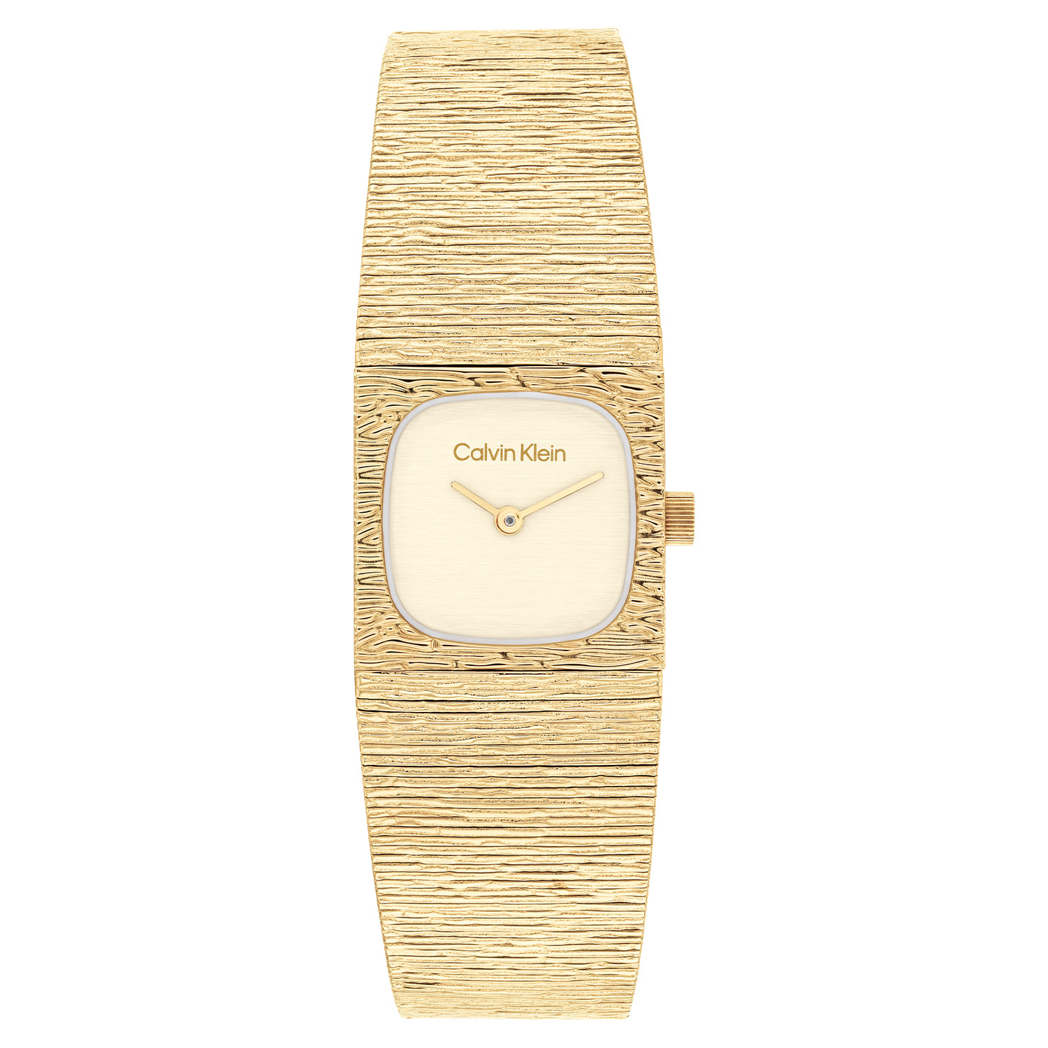 Dit Calvin Klein dameshorloge heeft een chique uiterlijk. Het stalen goudkleurige horloge heeft een rechte kast met een speciale print die ook doorloopt op de goudkleurige mesh band en op de goudkleurige wijzerplaat. De fijne wijzers en de merknaam geven het een stijlvolle look. Het horloge heeft een mineraalglas, een doorsnee van 20mm en is 3ATM.

OVER CALVIN KLEIN
Calvin Klein is een wereldwijd lifestylemerk dat gewaagde, vooruitstrevende idealen en een verleidelijke, vaak minimalistische, esthetiek nastreeft. Calvin Klein werd groot in de jaren 70 door haar mode- en merkjeans collecties. In de jaren 80 lanceerde Calvin Klein haar spraakmakende ondergoed dat uitdrukkelijk van logo &rsquo;s voorzien was. Vanwege het grote succes is het merk ook succesvol uitgerold in Accessoires, Parfums, Home, Brillen, Golf, Horloges en Sieraden.
Sinds de oprichting in 1968 door Calvin Klein, heeft het merk haar reputatie opgebouwd als leider in de Amerikaanse mode, dankzij een cleane esthetiek en innovatieve ontwerpen. Calvin Klein wil haar publiek verleiden en inspireren door middel van provocerende beelden en opvallende ontwerpen die prikkelen. 

SPECIFICATIES:
- Mineraalglas
- Stalen kast
- Goudkleurige wijzerplaat 
- Stalen band
- Rechte kastvorm, &Oslash; 20mm
- 3ATM