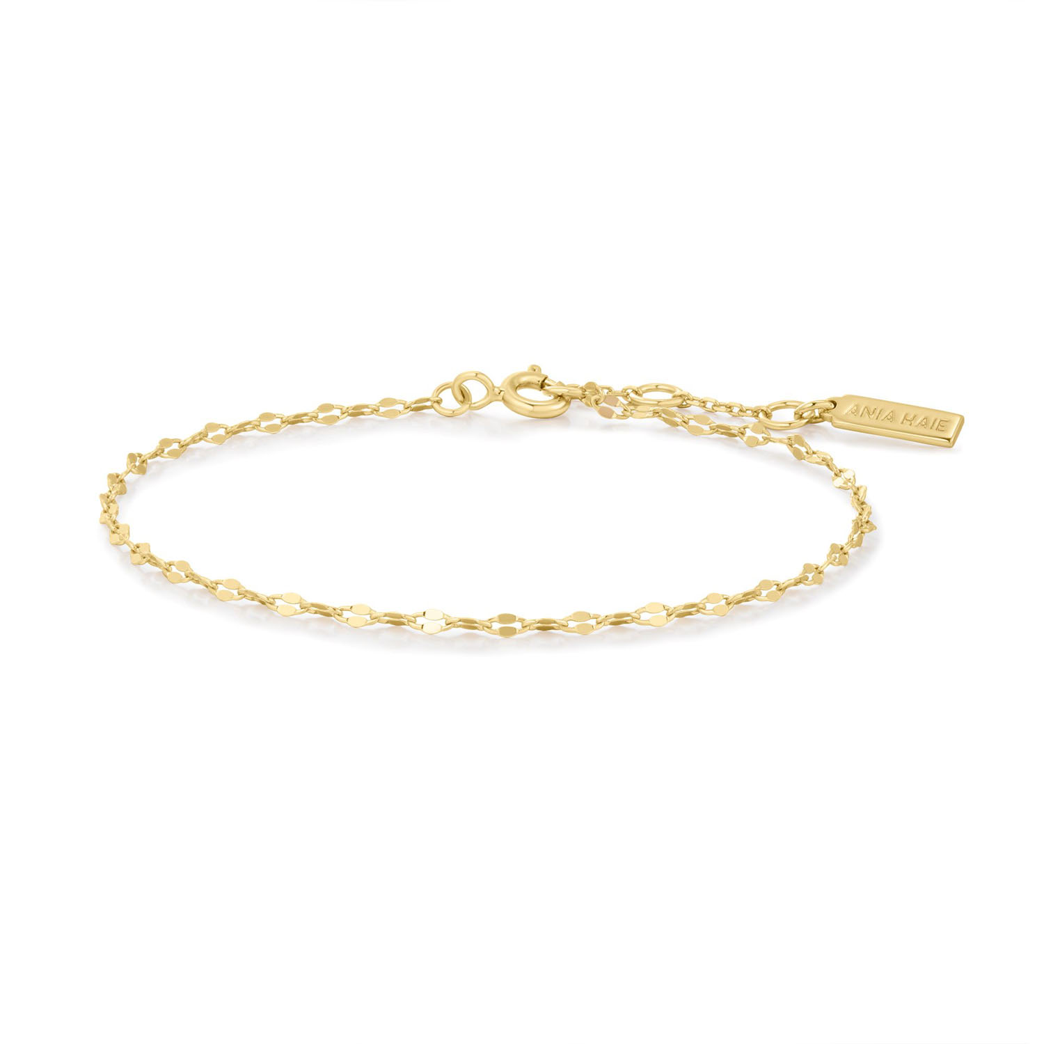 Ontworpen om moeiteloos te combineren met andere items. Deze armband heeft een fijn gedetailleerde schakel met een subtiele textuur. De ingetogen elegantie is geschikt voor zowel overdag als 's avonds, een item dat een vleugje verfijning toevoegt aan elke outfit, of deze nu casual of formeel is.

HET MERK
Ge&iuml;nspireerd door de laatste fashion trends is Ania Haie het toonaangevende sieradenmerk voor hoogkwalitatieve maar ook betaalbare zilveren sieraden, zonder op de kwaliteit in te leveren. Iedere collectie is gebaseerd op de laatste catwalktrends, waardoor Ania Haie snel tot h&eacute;t sieradenmerk voor stijlbewuste consumenten is verkozen. Elk sieraad wordt ontworpen om te combineren met andere sieraden waardoor je je eigen look kunt cre&euml;ren. Maar ook zijn Ania Haie sieraden opvallend genoeg om op zichzelf te dragen.

SPECIFICATIES
- Ania Haie
- Armband
- 925 zilver met gold plating
- Lengte 18,5cm
- AH B073-02G