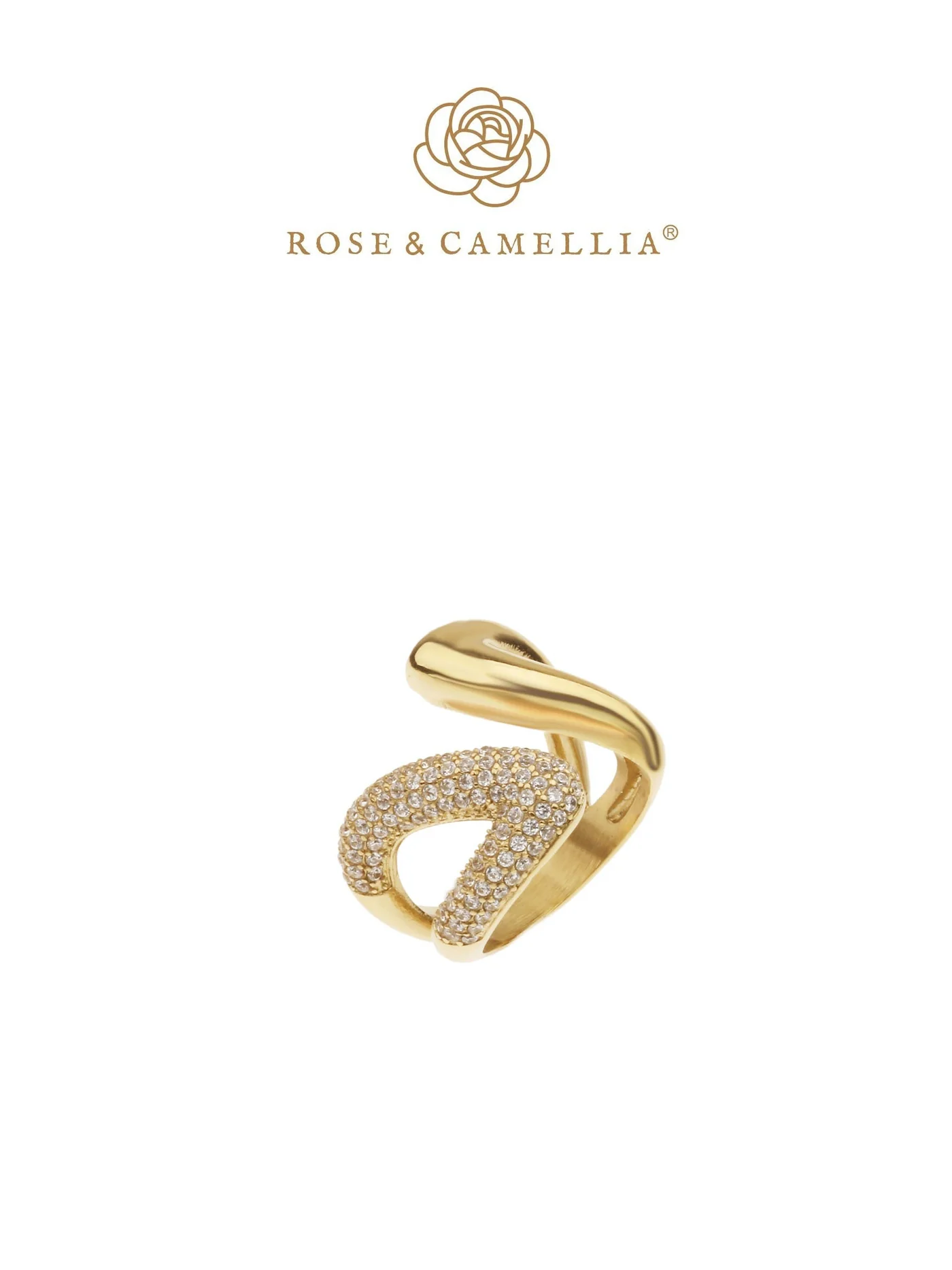 De Rose & Camellia Ring Edelstaal Verguld, modelnummer 7700001409996, is een verfijnde vergulde ring. De ring straalt elegantie uit en is perfect voor zowel formele als informele gelegenheden. Draag het als statement piece of combineer het met andere ringen voor een gelaagde look. Een must-have voor elke sieradencollectie.