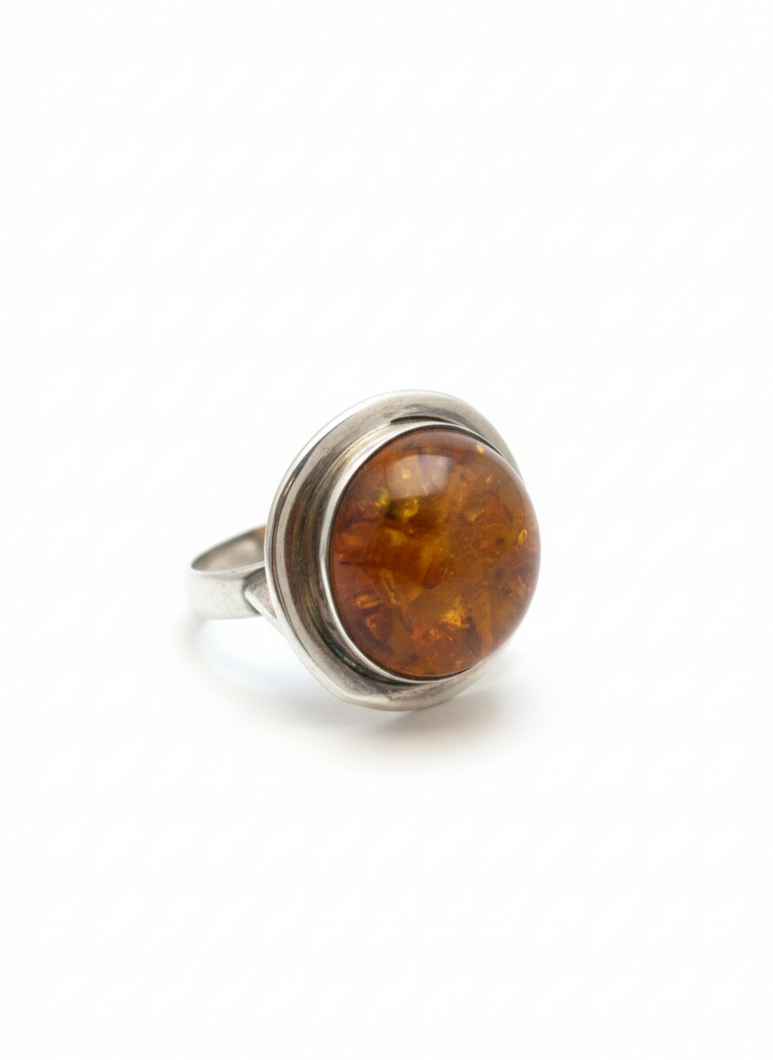 Zilveren ring met barnsteen 