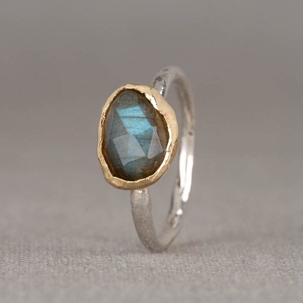 J&eacute;h zilveren ring + 9 karaat + Labradoriet 21608-54