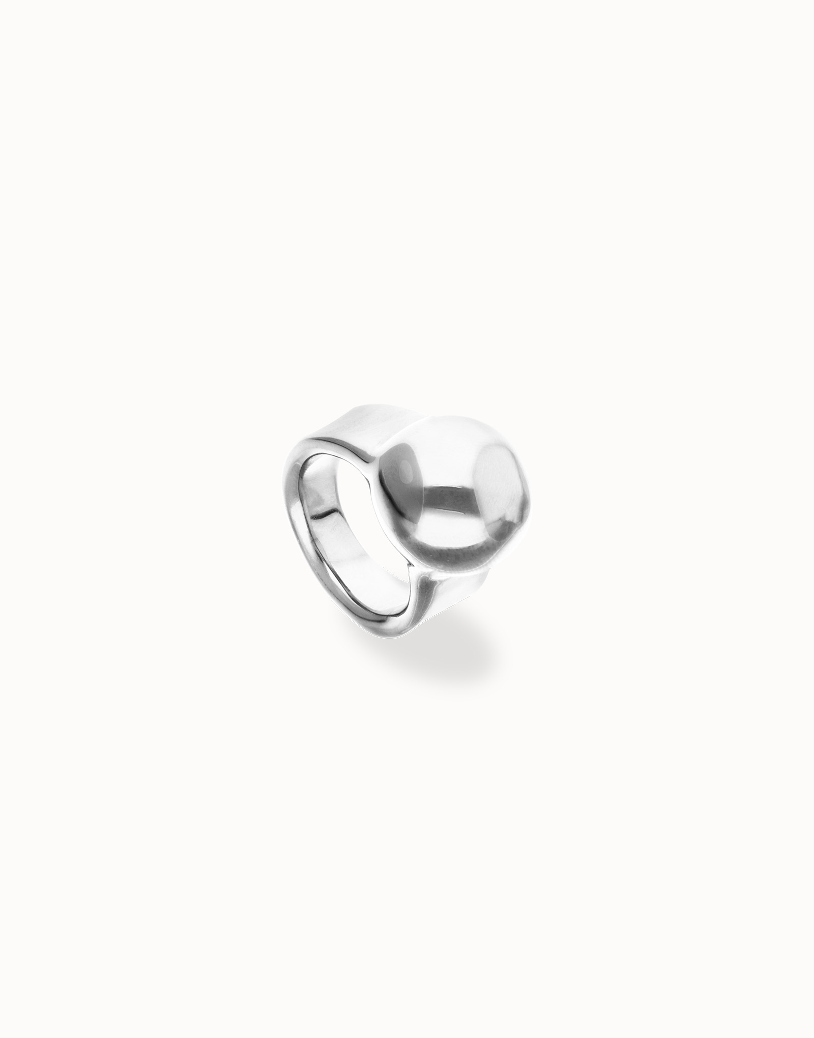De Gravedad ring met modelnummer ANI0869MTL00015 is een elegante sieraad in de categorie RING, geschikt voor dagelijkse gelegenheden. Met een maat van 47, biedt deze ring een verfijnde touch aan iedere outfit. Draag het als een subtiel statement of combineer met andere sieraden voor een trendy look. Perfect voor elke casual setting.