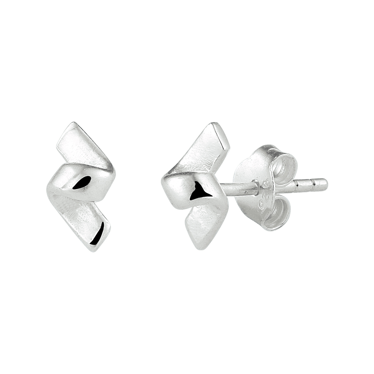 Deze elegante zilveren oorknoppen zijn geschikt voor zowel jong als voor oud en hebben een afmeting van 9 x 5 mm. Ze zijn gemakkelijk te combineren met andere sieraden maar zeker ook afzonderlijk te dragen!.