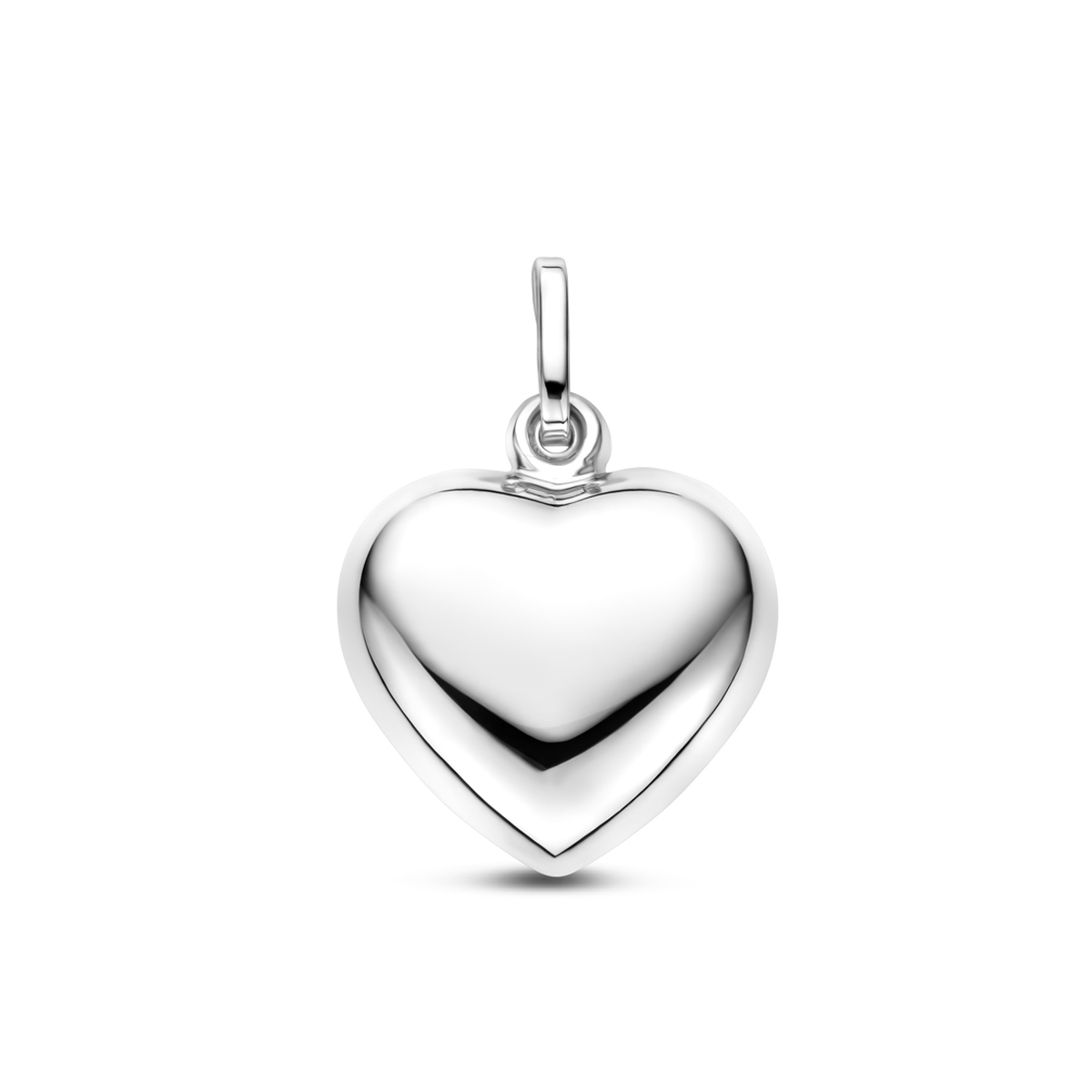 Zilveren hanger in de vorm van een hart uitgevoerd met een stevig hangoog. Combineer deze hanger met een bijpassend collier uit onze collectie en de hanger kan direct om!. Tip: Leuk om kado te geven aan dierbare of geliefde!.