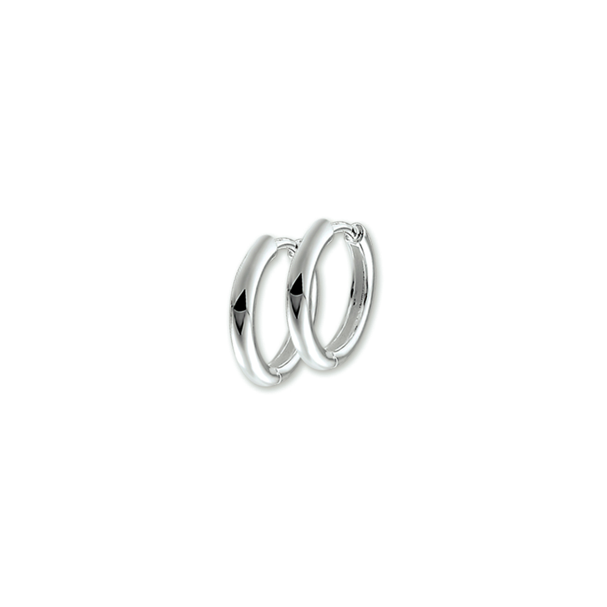 925 zilveren klapoorringen. De oorringen hebben een breedte van 2mm en een diameter van 10.5mm.