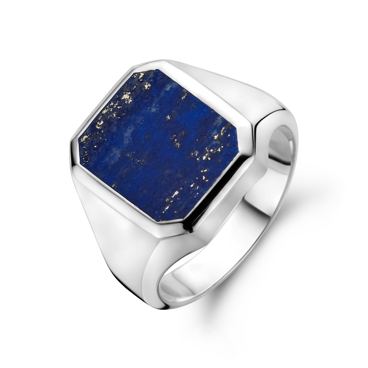 925 Zilveren zegelring uitgevoerd met een lapis. De ring heeft een breedte van 16mm. maat 19,5