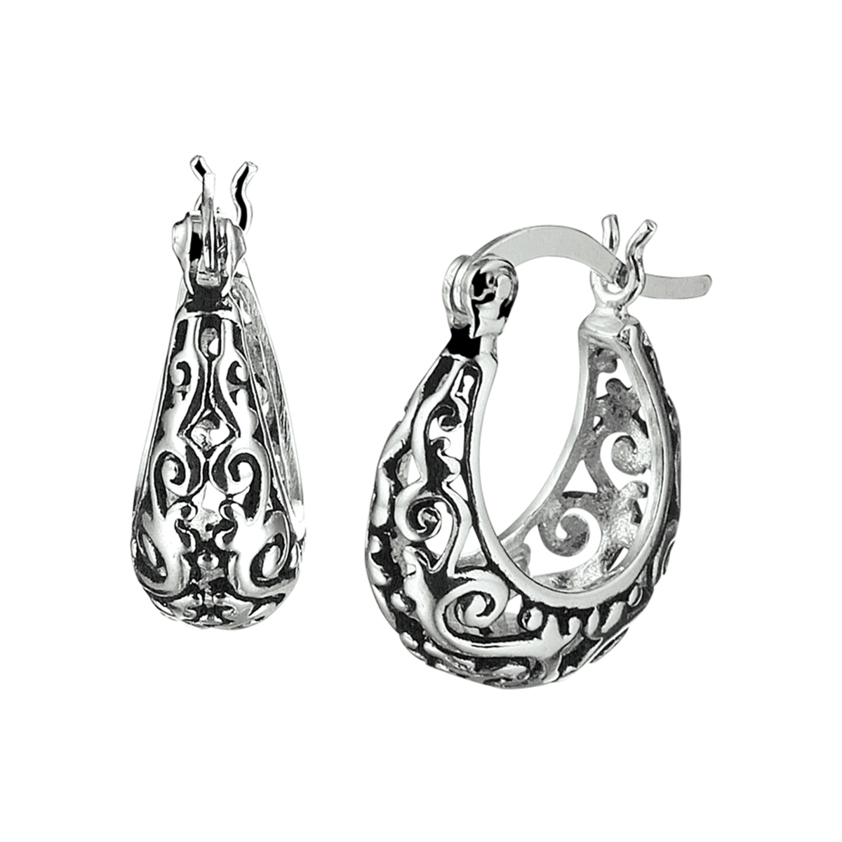 Klassieke zilver geoxideerde oorringen met een afmeting van 18.5x7mm uitgevoerd met een stevige scharnier sluiting. 