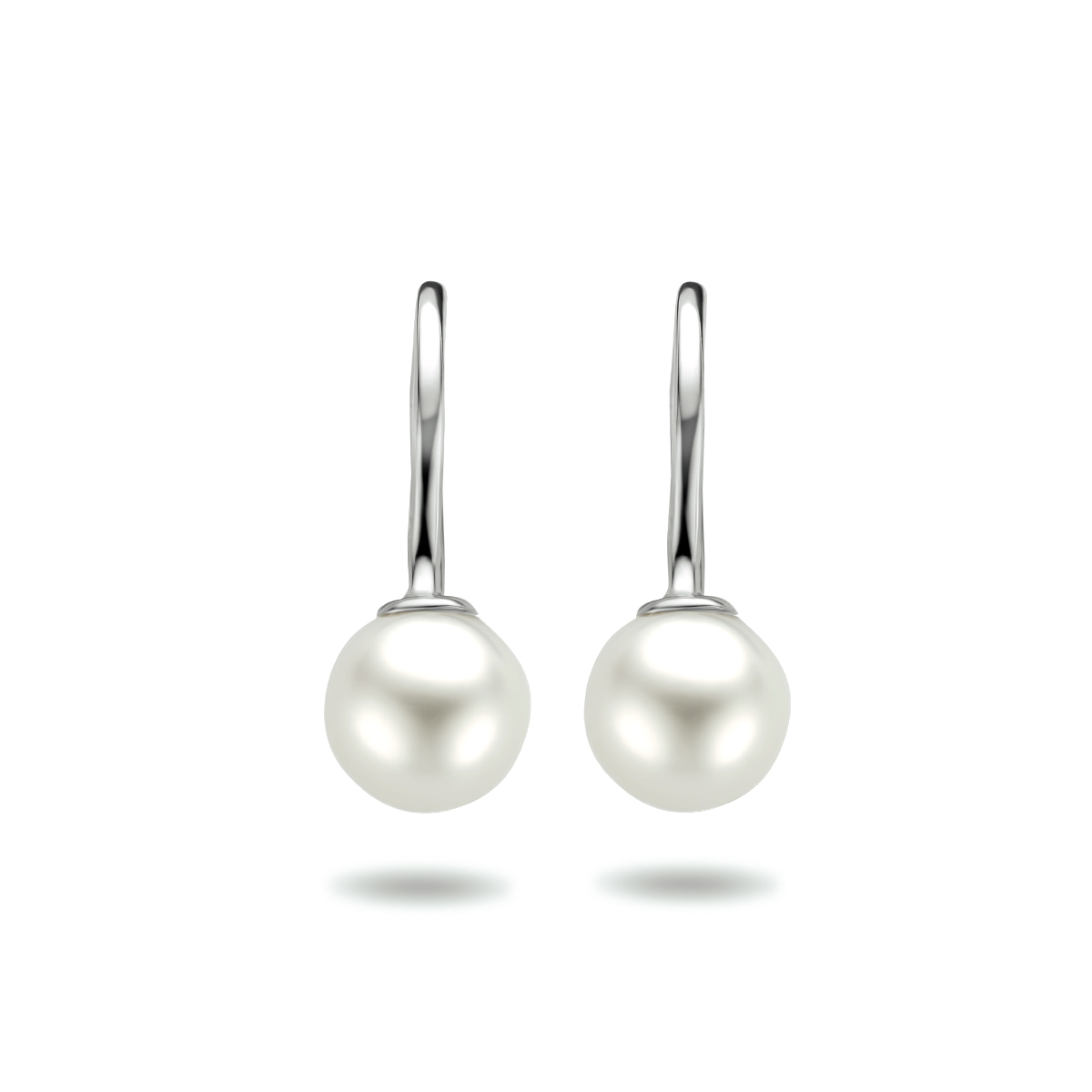 Gerhodineerd 925 zilveren oorhangers uitgevoerd met een zoetwaterparel. De oorhangers hebben een totale hoogte van 20.5mm en een breedte van 7.5mm.