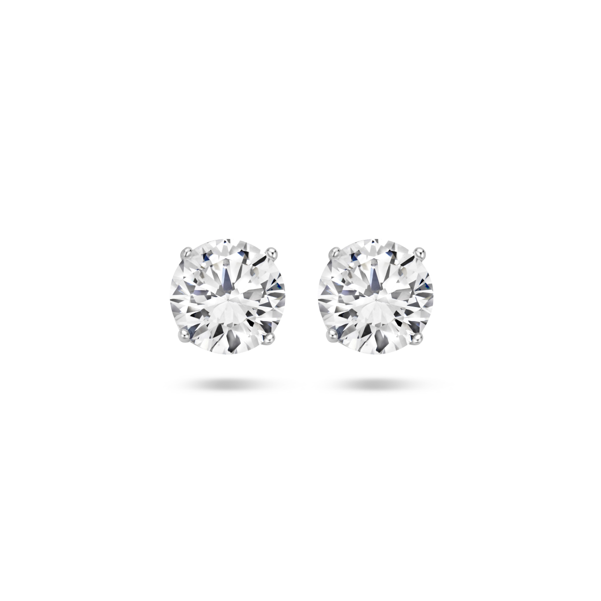 Beschrijving: Gerhodineerd zilveren oorknoppen met zirkonia. 

Zetting: solitaire (chatonzetting)