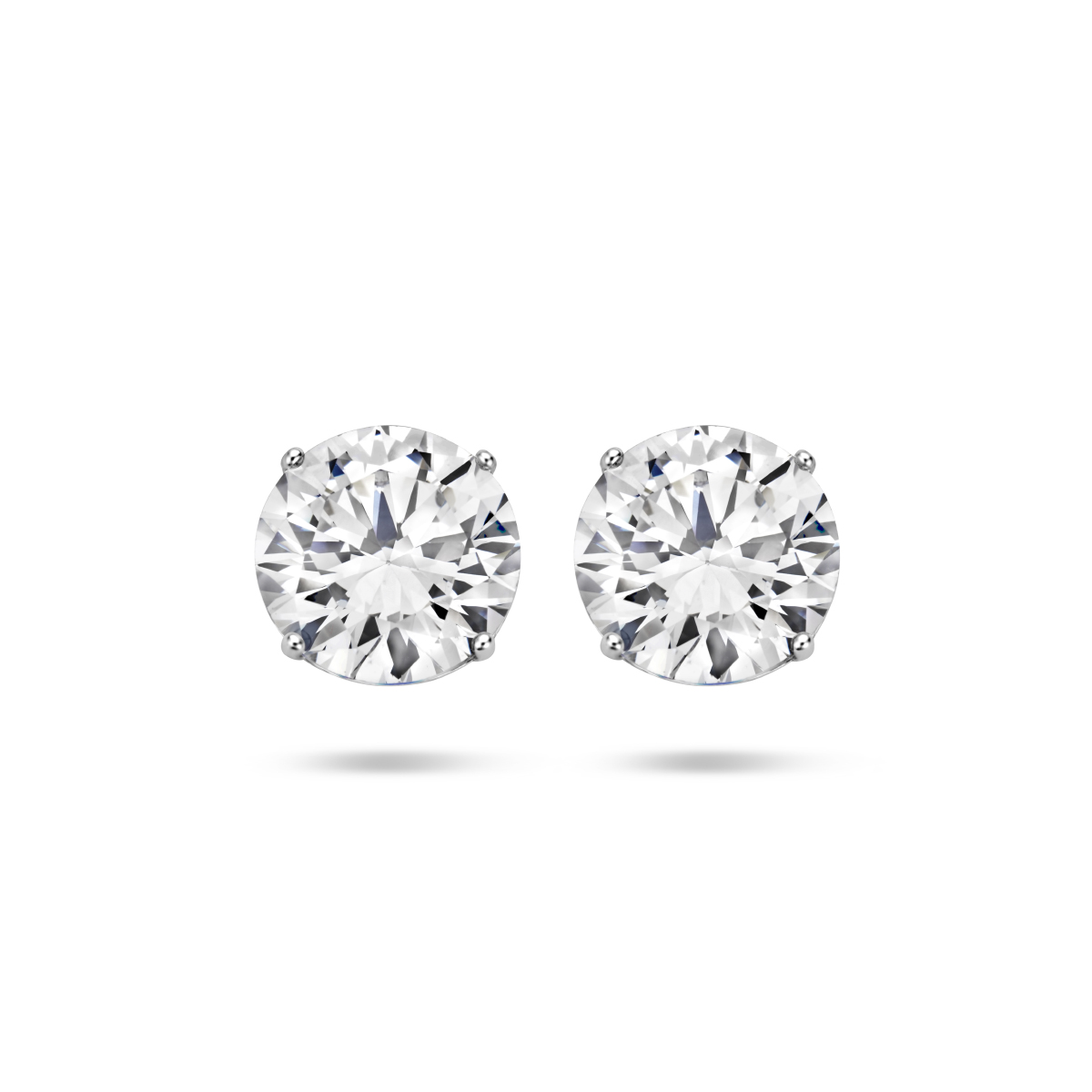 Beschrijving: Gerhodineerd zilveren oorknoppen met zirkonia. 

Zetting: solitaire (chatonzetting)