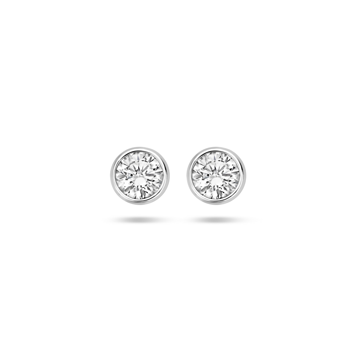 Beschrijving: Gerhodineerd zilveren oorknoppen met zirkonia. 
Doelgroep: dames
Zetting: solitaire (kastzetting)