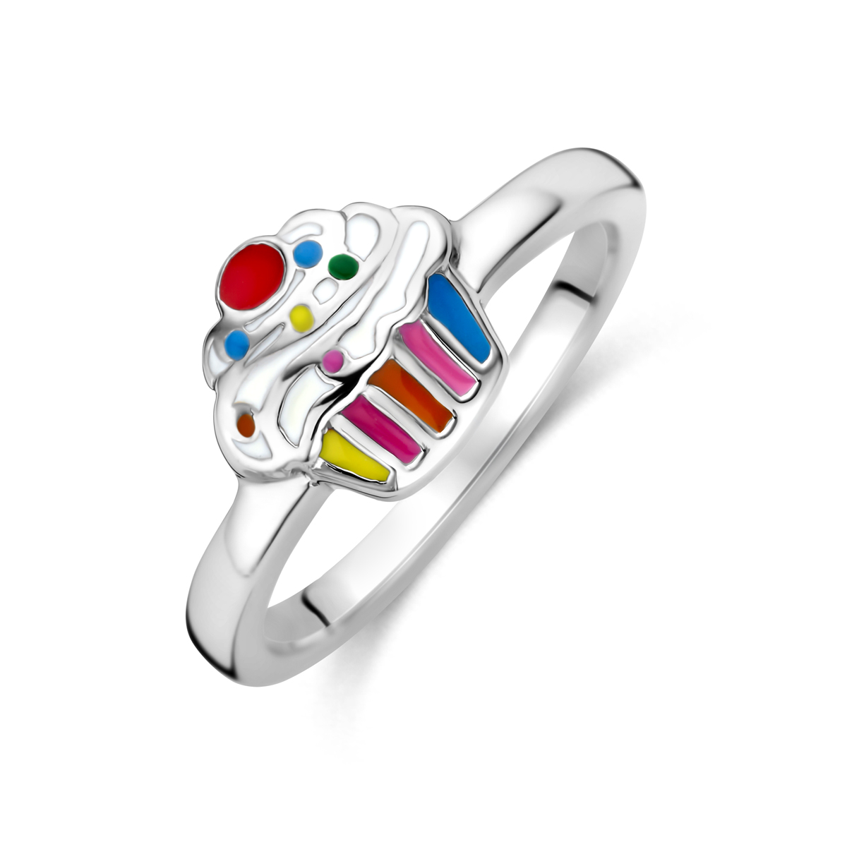 Leuk gerhodineerd zilveren cupcake ring uitgevoerd met een kleurrijke emaille afwerking. De ring is er in verschillende maten en heeft een breedte van 9mm. U kunt deze ring combineren met bijpassende sieraden uit onze collectie. Tip: Leuk om kado te geven! Wat zal ze stralen met alle die mooie kleurtjes! INFO: Gerhodineerd zilver is door de rhodiumlaag beter bestand tegen verkleuren en krassen.