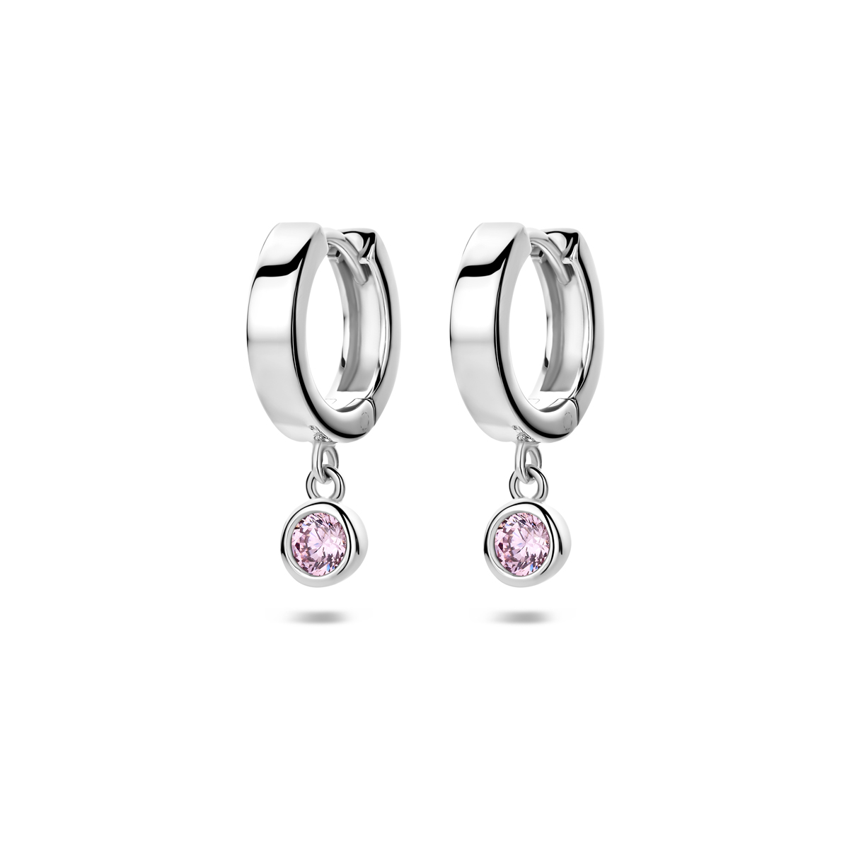 Gerhodineerd 925 zilveren klapoorringen met roze zirkonia. De klapoorringen hebben een afmeting van 13x3mm.