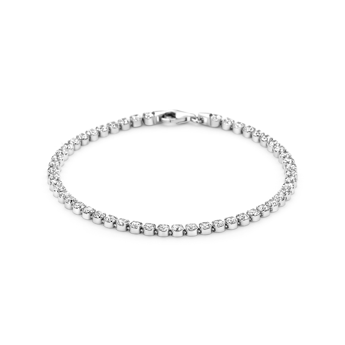 De Zilveren Tennisarmband Zirkonia is een elegant sieraad gemaakt van zilver. De armband heeft een breedte van 3 mm en een lengte van 170 mm. De briljantgeslepen, transparante zirkonia's zorgen voor een schitterende uitstraling. Perfect te dragen bij zowel elegante als dagelijkse outfits voor een verfijnde look.
