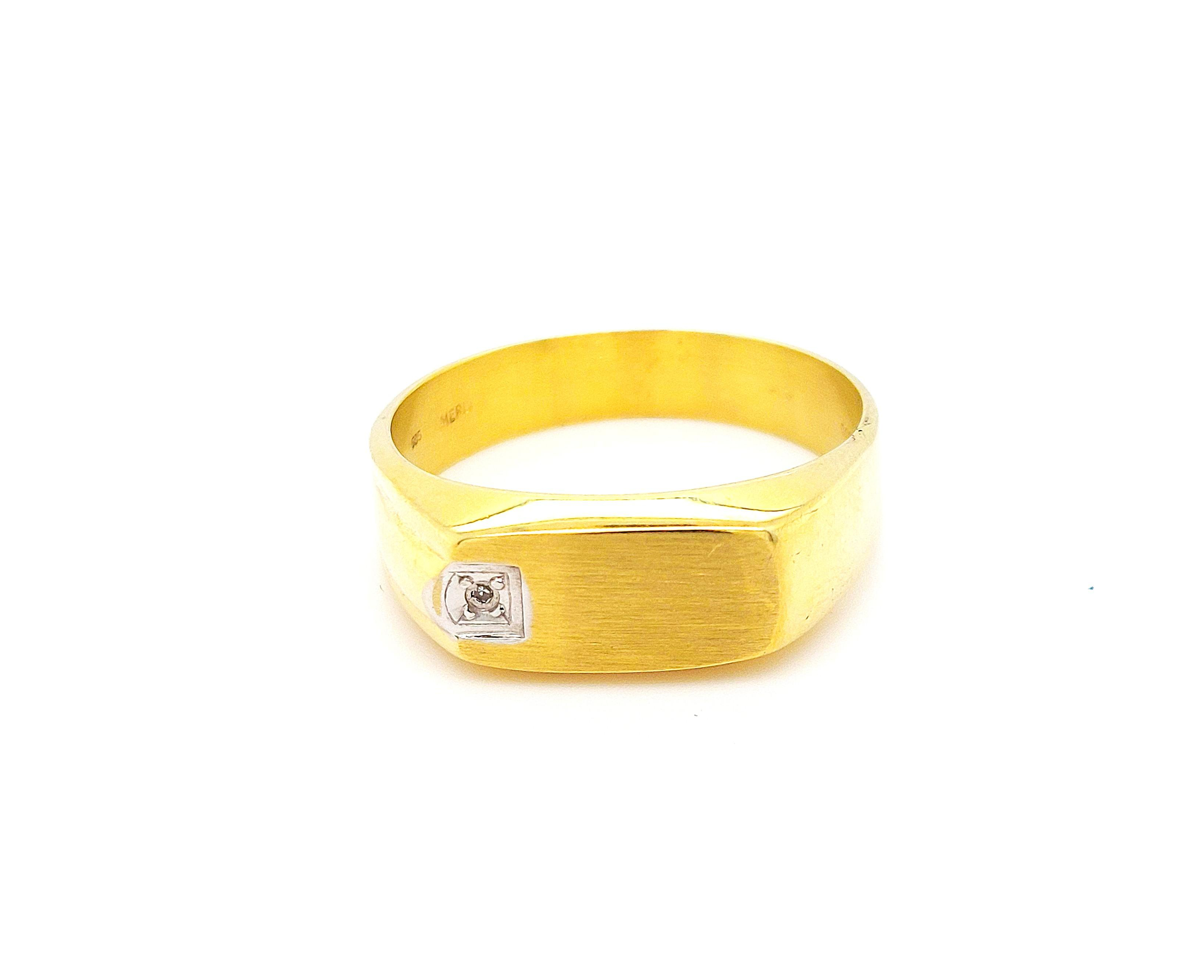 De HBCOLLECTIE ring van een onbekend merk valt onder de categorie "JEWEL" met als juwelentype "RING". Deze prachtige ring is het perfecte accessoire om elke outfit te verfraaien. Draag hem solo voor een minimalistische look, of combineer met andere sieraden voor een uitgesproken stijl. Een must-have voor elke sieradenliefhebber!