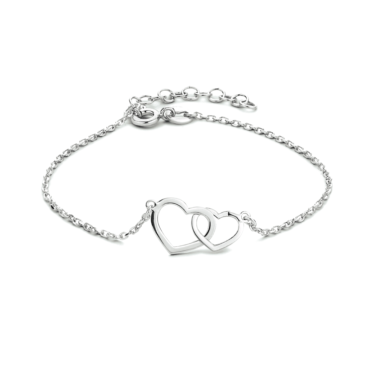 Gerhodineerd 925 zilveren armband uitgevoerd met twee hartjes. De armband heeft een draaglengte van 16cm met een extensie van 3cm. De hartjes hebben een afmeting van 7x10mm en 9x13mm. De schakelbreedte is 1.3mm.
