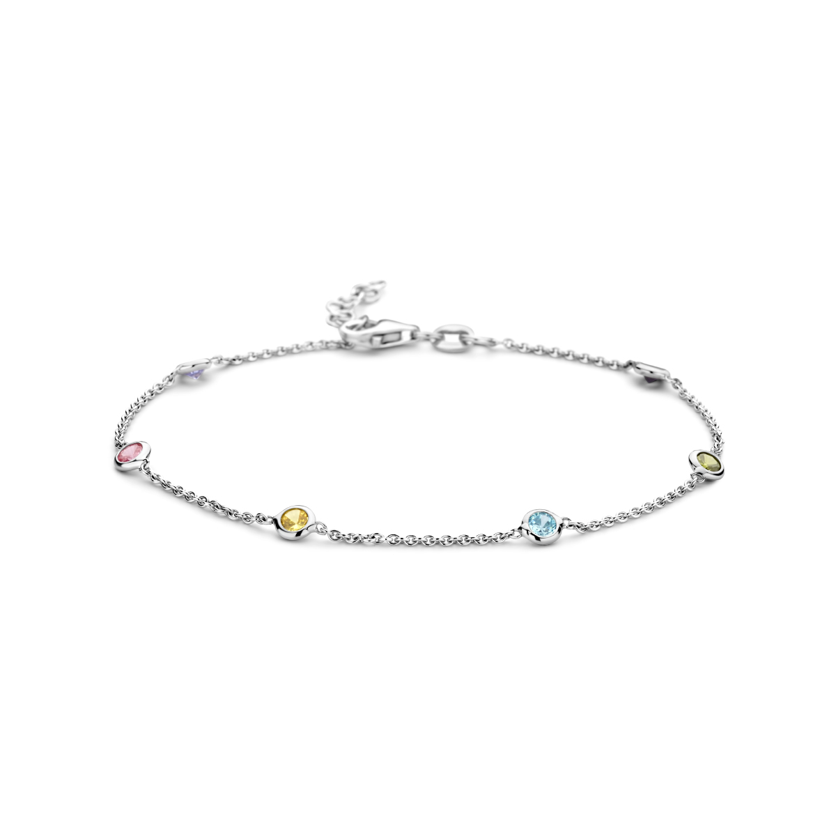 Gerhodineerd 925 zilveren armband uitgevoerd met een karabijn sluiting. De armband heeft een draaglengte van 18cm en een extensie van 2cm.