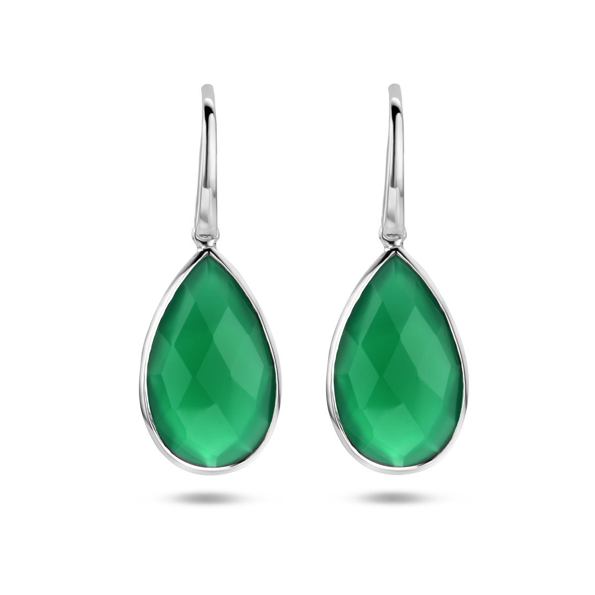 Gerhodineerd 925 zilveren oorhangers uitgevoerd met groen kwarts.
2x 6,39ct 17x 10,5mm
3,3cm 22 x 12mm