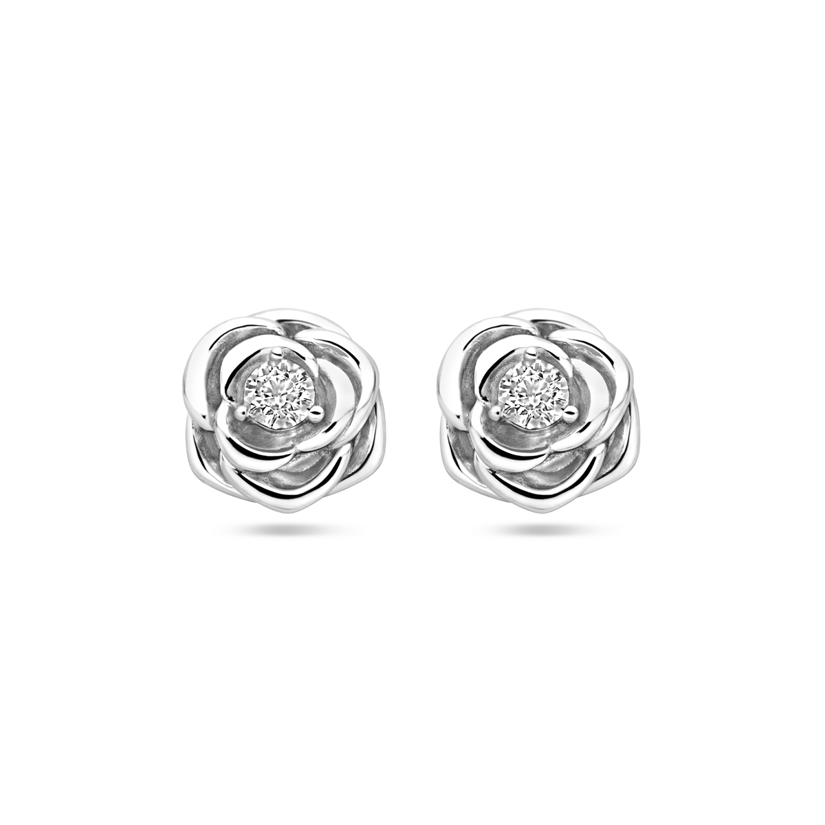 Gerhodineerd 925 zilveren oorknoppen uitgevoerd in de vorm van een roos met zirkonia. De oorknoppen hebben een diameter van 9mm.