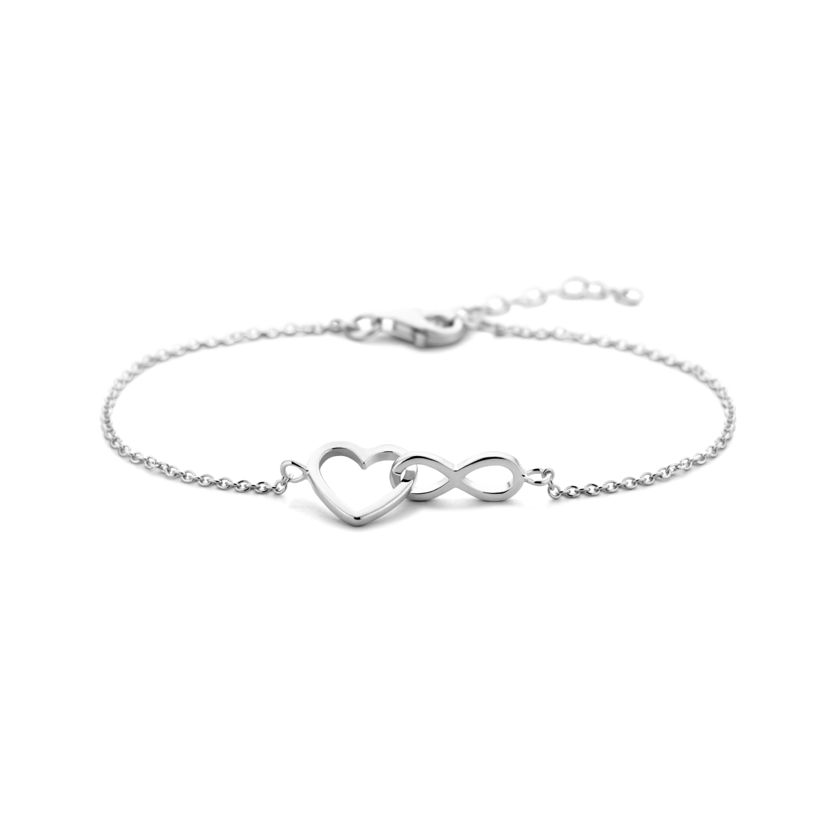 Gerhodineerd 925 zilveren armband uitgevoerd met een hart en een infinity teken. De armband heeft een schakelbreedte van 1.2mm en is uitgevoerd met karabijnsluiting. De draaglengte is 16cm met een extensie van 3cm.