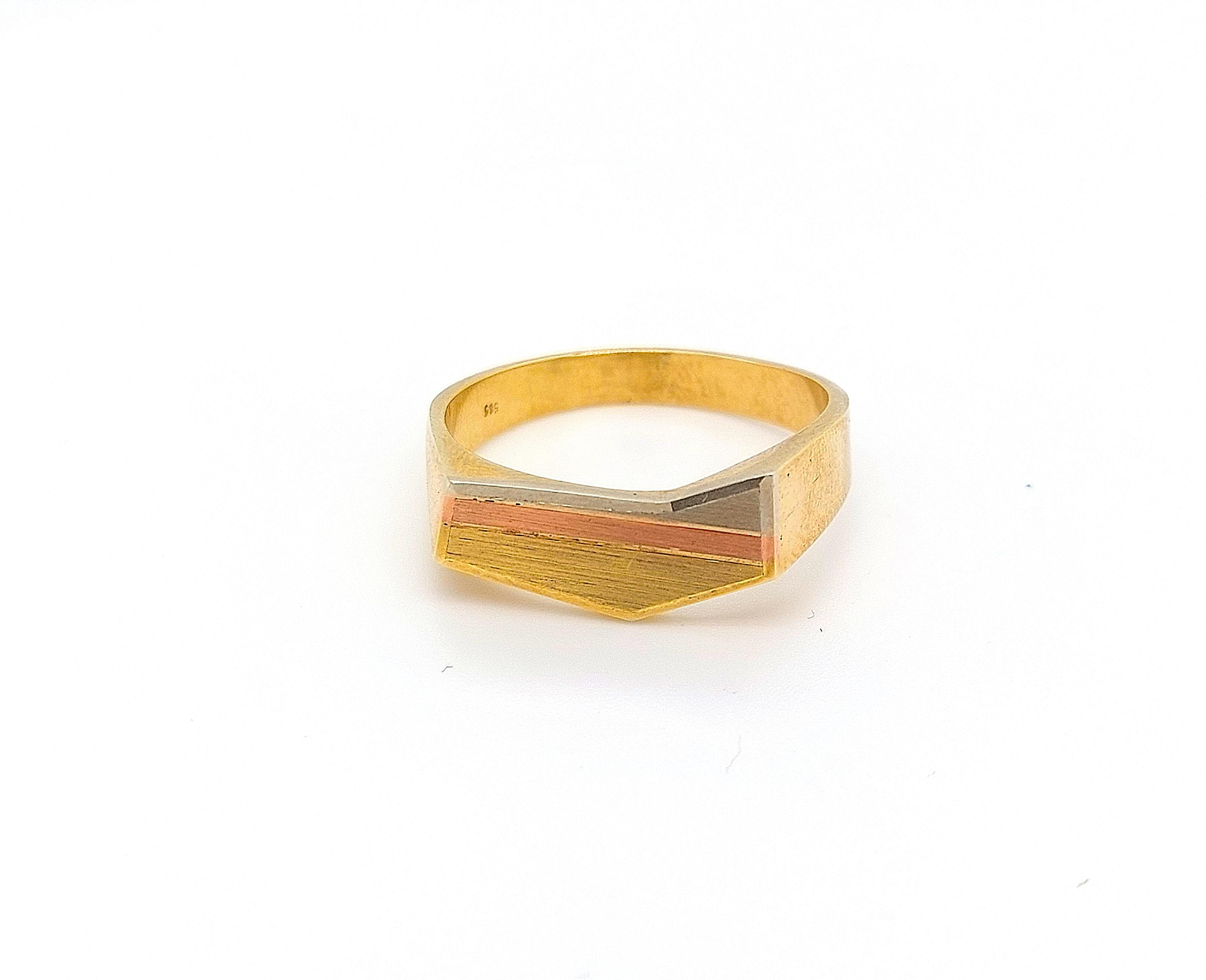 De HBCOLLECTIE is een ring van het merk HBCollectie, specifiek voor categorie JEWEL. Deze prachtige ring heeft een juweelgrootte van 64 en valt onder de categorie ringen. Voor de beste look, draag dit stijlvolle accessoire als statementstuk op de middel- of wijsvinger. Perfect voor zowel formele als informele gelegenheden. Idealiseer je outfit met deze verfijnde ring!