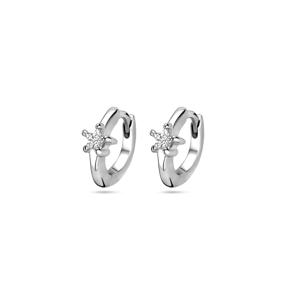 Deze prachtige zilveren oorringen van ons Exclusief zijn versierd met sprankelende zirkonia stenen. De oorbellen hebben een diameter van 10,5 mm en zijn speciaal gemaakt voor dames. De oorringen voegen een vleugje glamour toe aan elke outfit en zijn perfect voor dagelijks gebruik of speciale gelegenheden. Draag deze oorringen om je look compleet te maken!