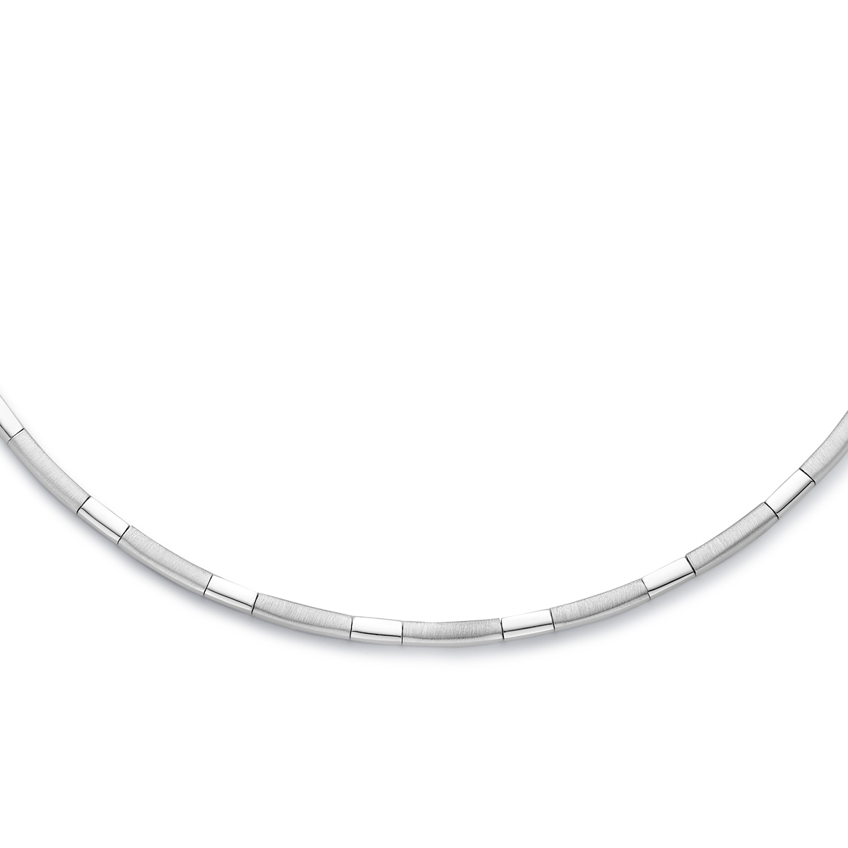 Gerhodineerd 925 zilveren collier met een draaglengte van 43cm. De schakelbreedte is 3.3mm. Uitgevoerd met een karabijn sluiting.