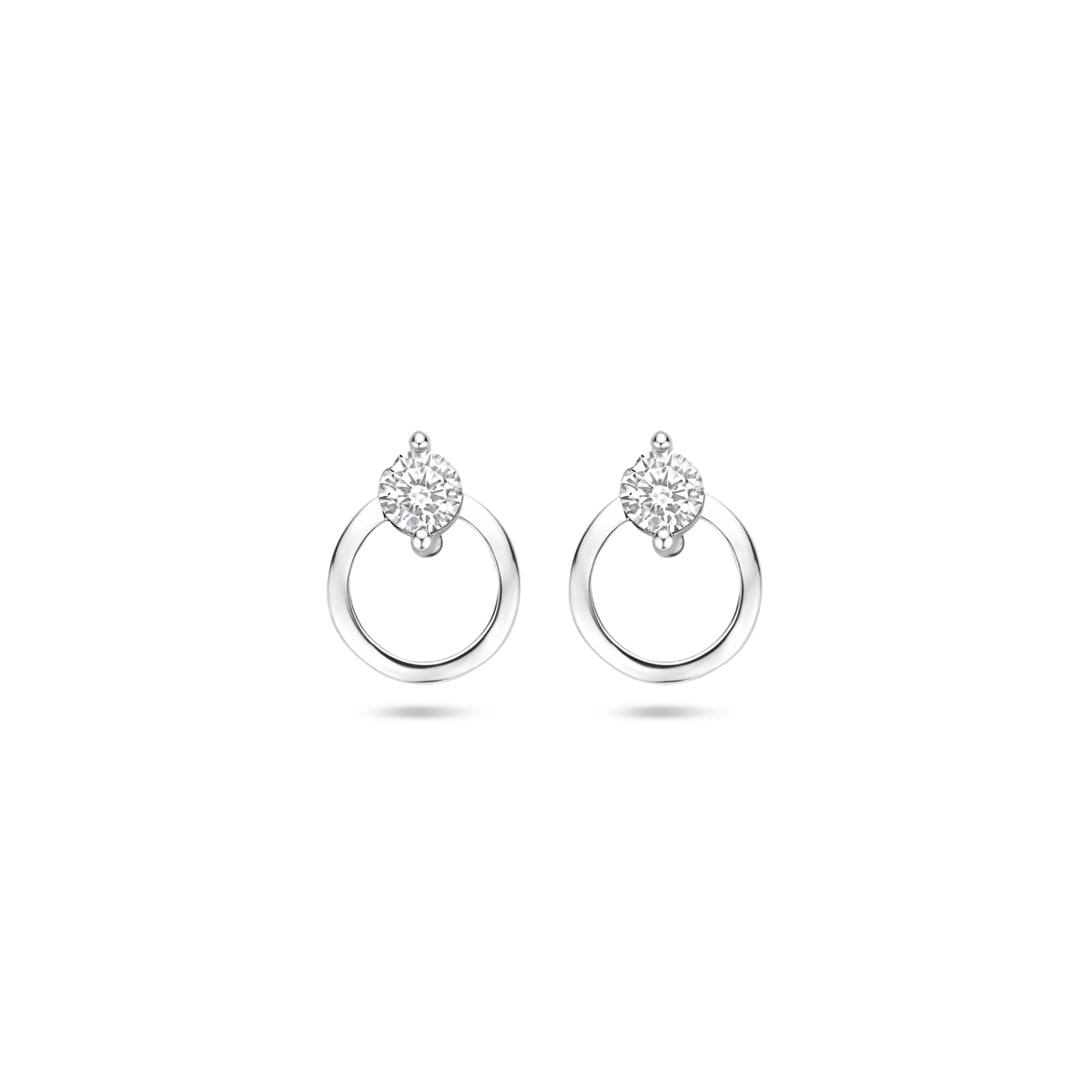 Gerhodineerd 925 zilveren oorknoppen uitgevoerd met zirkonia. De oorknoppen hebben een afmeting van 10.5x8mm.