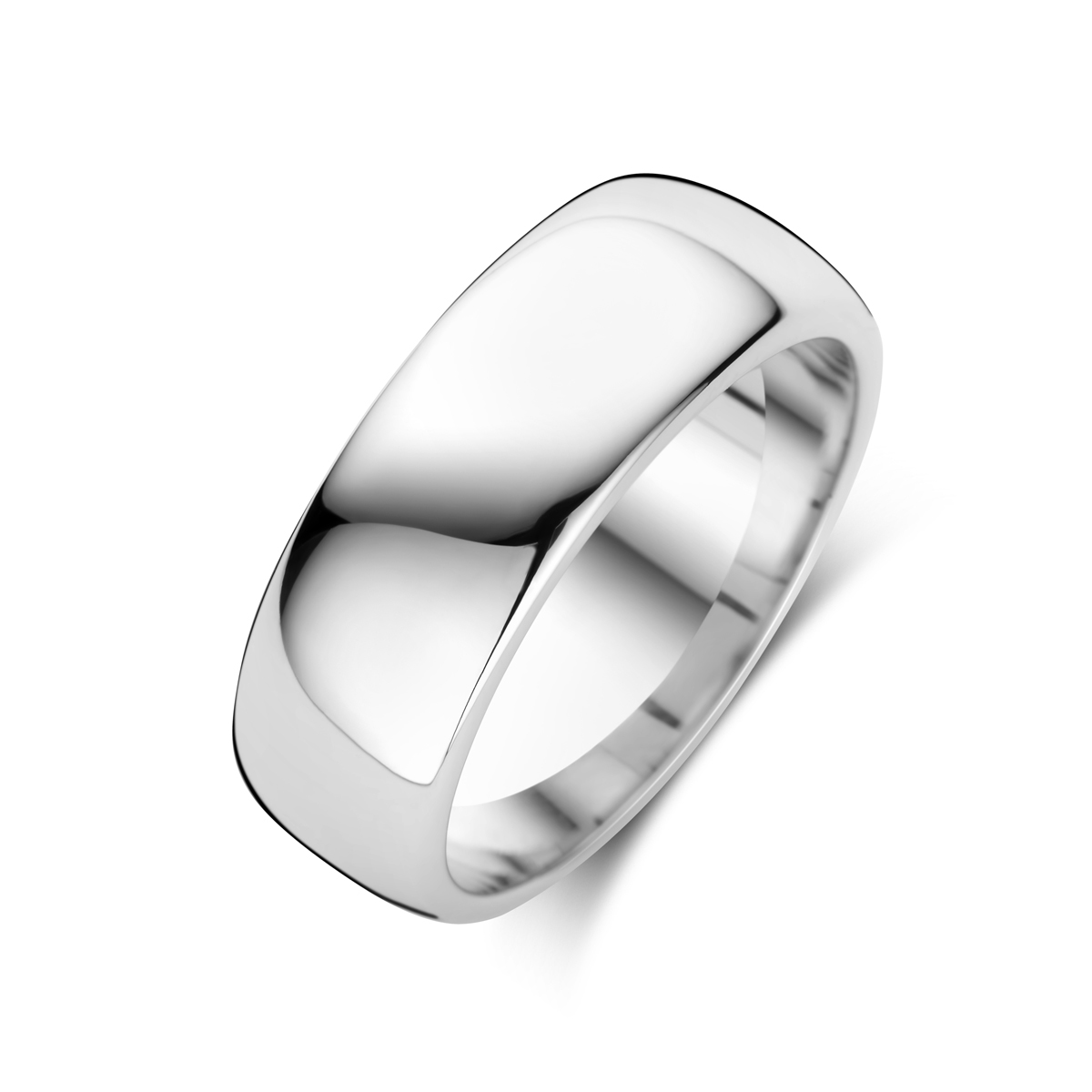 De Zilveren Ring, heeft een breedte van 7 mm en is gemaakt van rodium plated materiaal. Met een glanzende afwerking, is het sieraadmaat 54. Draag deze elegante ring solo voor een verfijnde look of combineer met andere ringen voor een trendy uitstraling. Categorie: Sieraad.