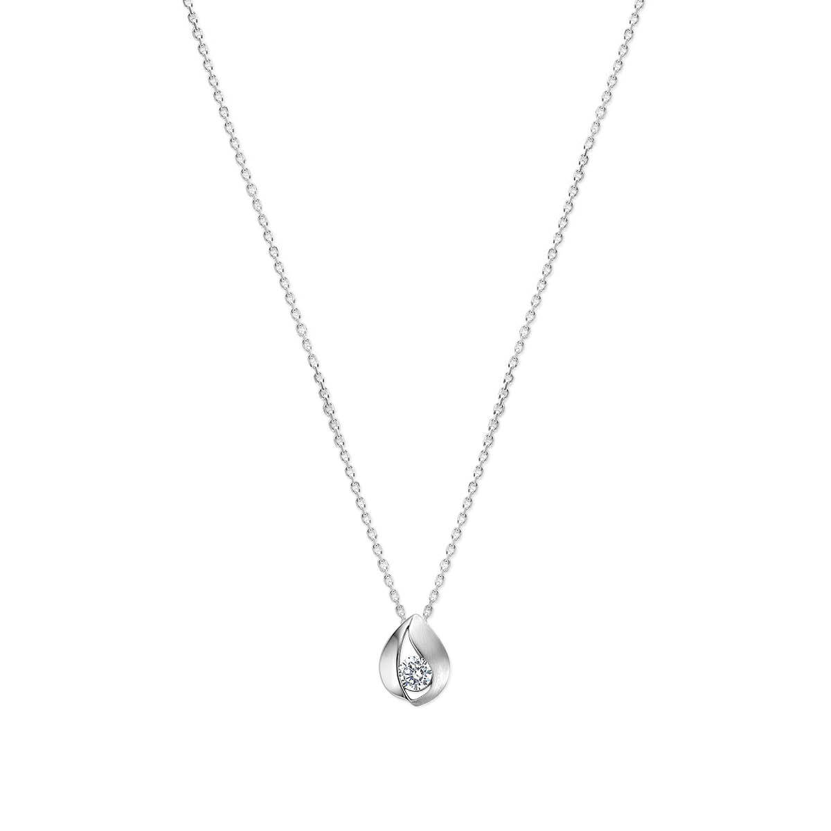 Gerhodineerd 925 zilveren collier uitgevoerd met een druppel en zirkonia. Het collier heeft draaglengtes van 41+4cm. De schakelbreedte is 1.1mm.