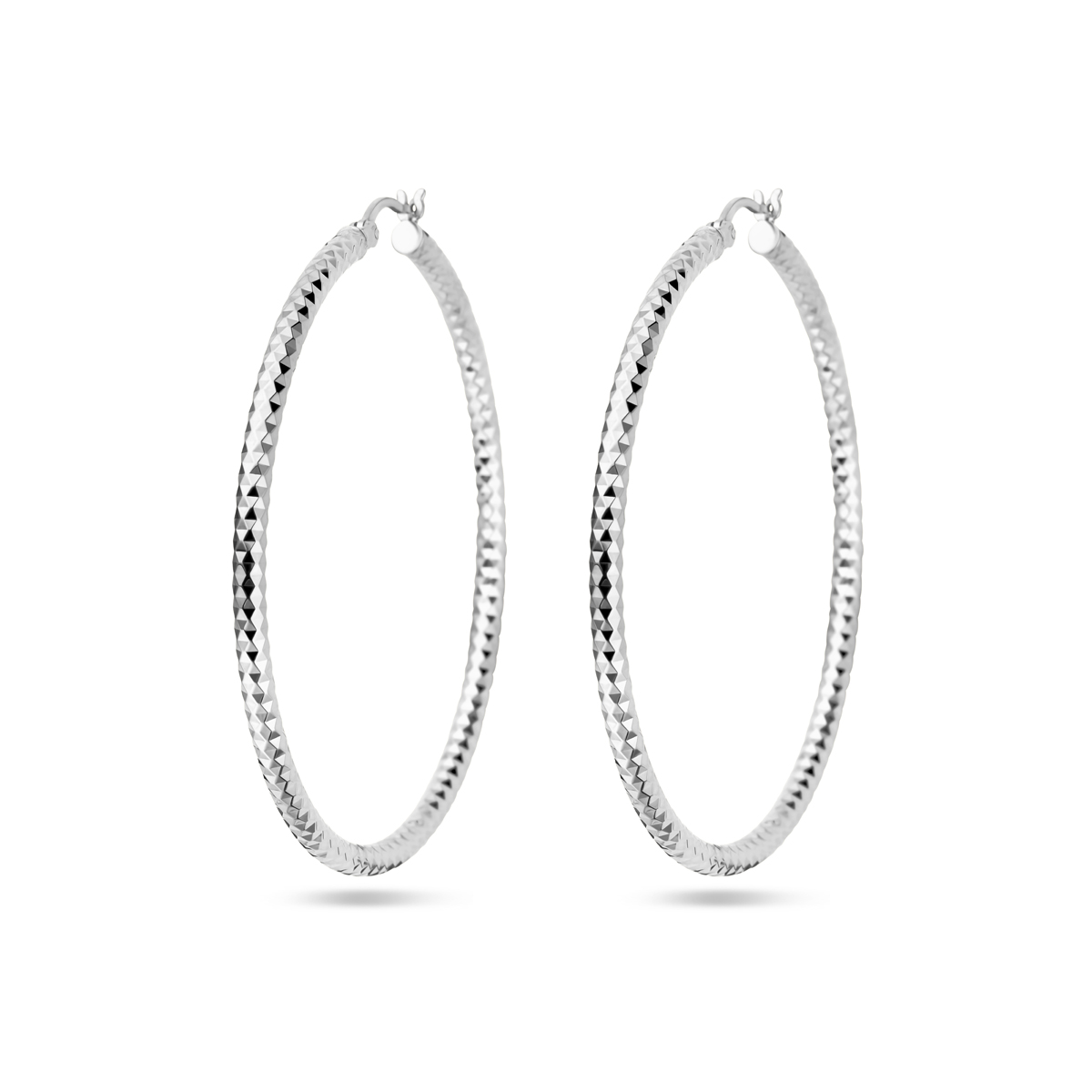 Gerhodineerd 925 zilveren oorringen met een afmeting van 58x2.8mm.