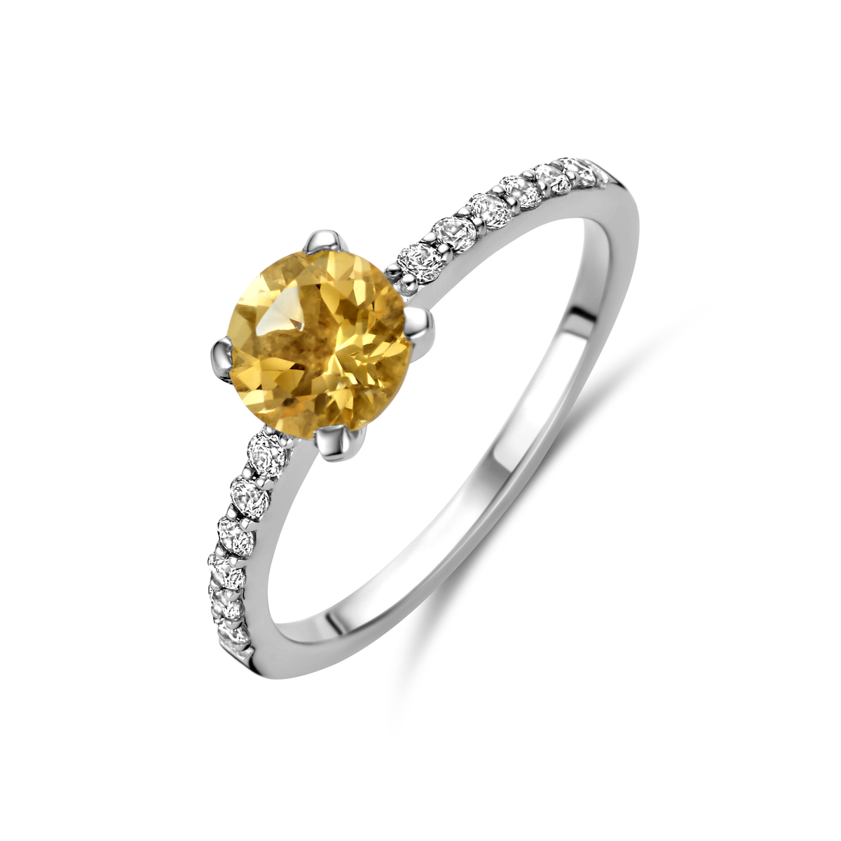 De Zilveren Ring citrien en zirkonia, is een verfijnd accessoire met briljant geslepen gele zirkonia, geplaatst in een rhodium geplateerde band. Met een maat van 54, straalt deze ring elegantie uit. Perfect om solo te dragen voor een subtiele glans of in combinatie met andere sieraden voor een gelaagde look.