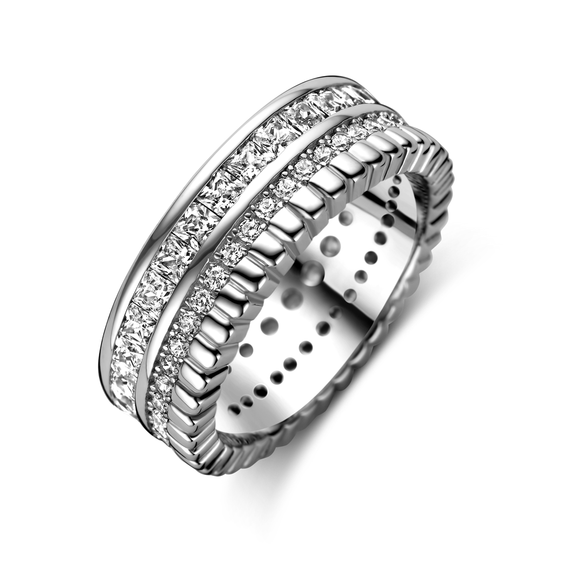 De Zilveren Ring met is een elegant sieraad met briljantgeslepen zirkonia. Het bevat een rhodiumlaag en glanst prachtig. De ring is 7 mm breed en maat 54. Ideaal voor speciale gelegenheden of een dagelijkse glamour-look. Draag het als statement-item, solo of gestapeld met andere ringen.