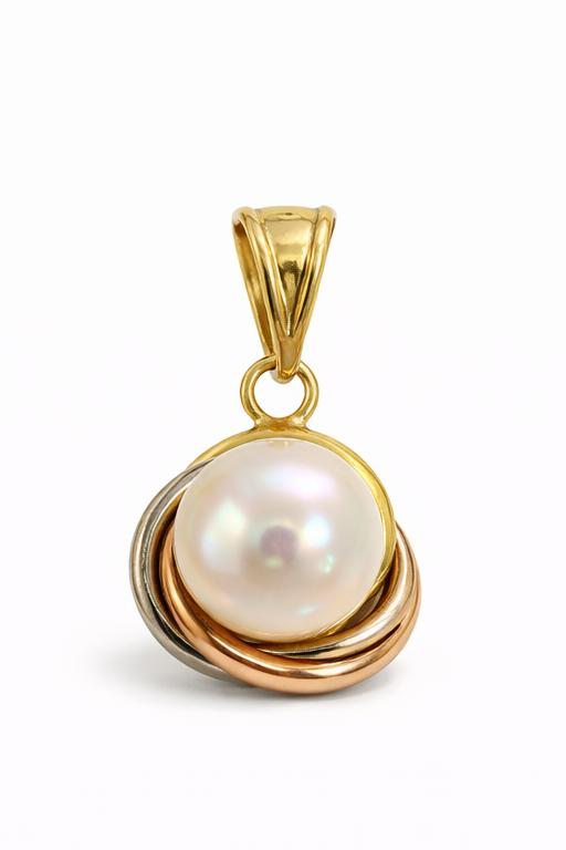 De Parel Hanger Tri-Color in 14 karaat goud is een elegante hanger met een driekleurig ontwerp. Deze juweel is gecategoriseerd als een hanger en heeft een afmeting van 9,6. Perfect te dragen aan een fijne gouden of zilveren ketting voor een subtiel en stijlvol accent bij elke outfit.