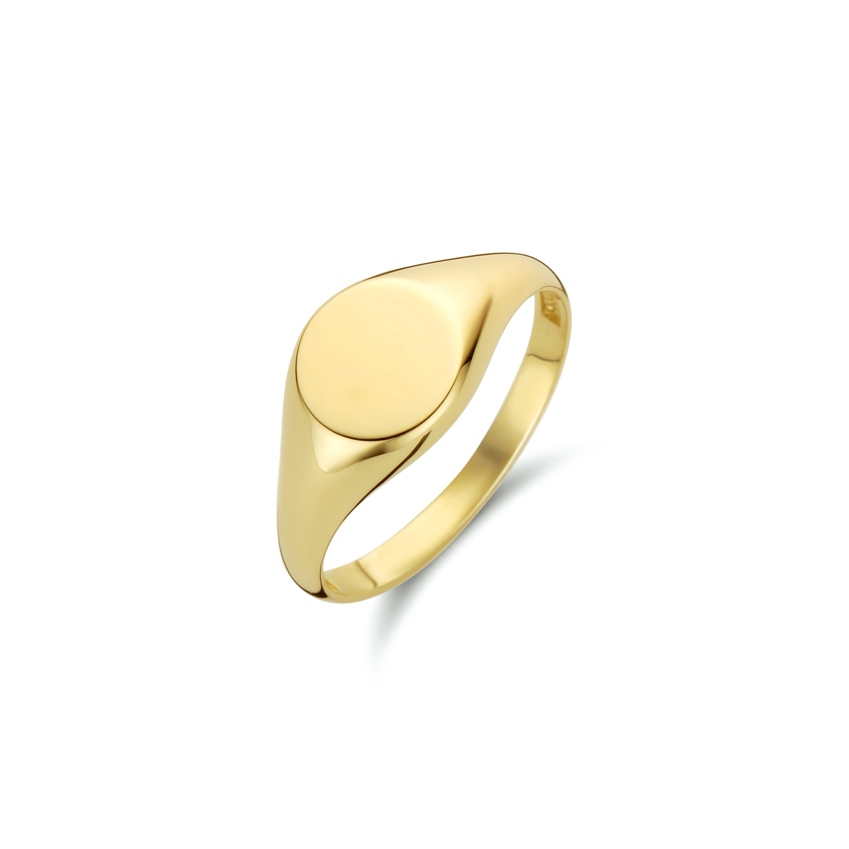 14k Geelgouden ronde graveerring. De ring heeft een breedte van 9mm.