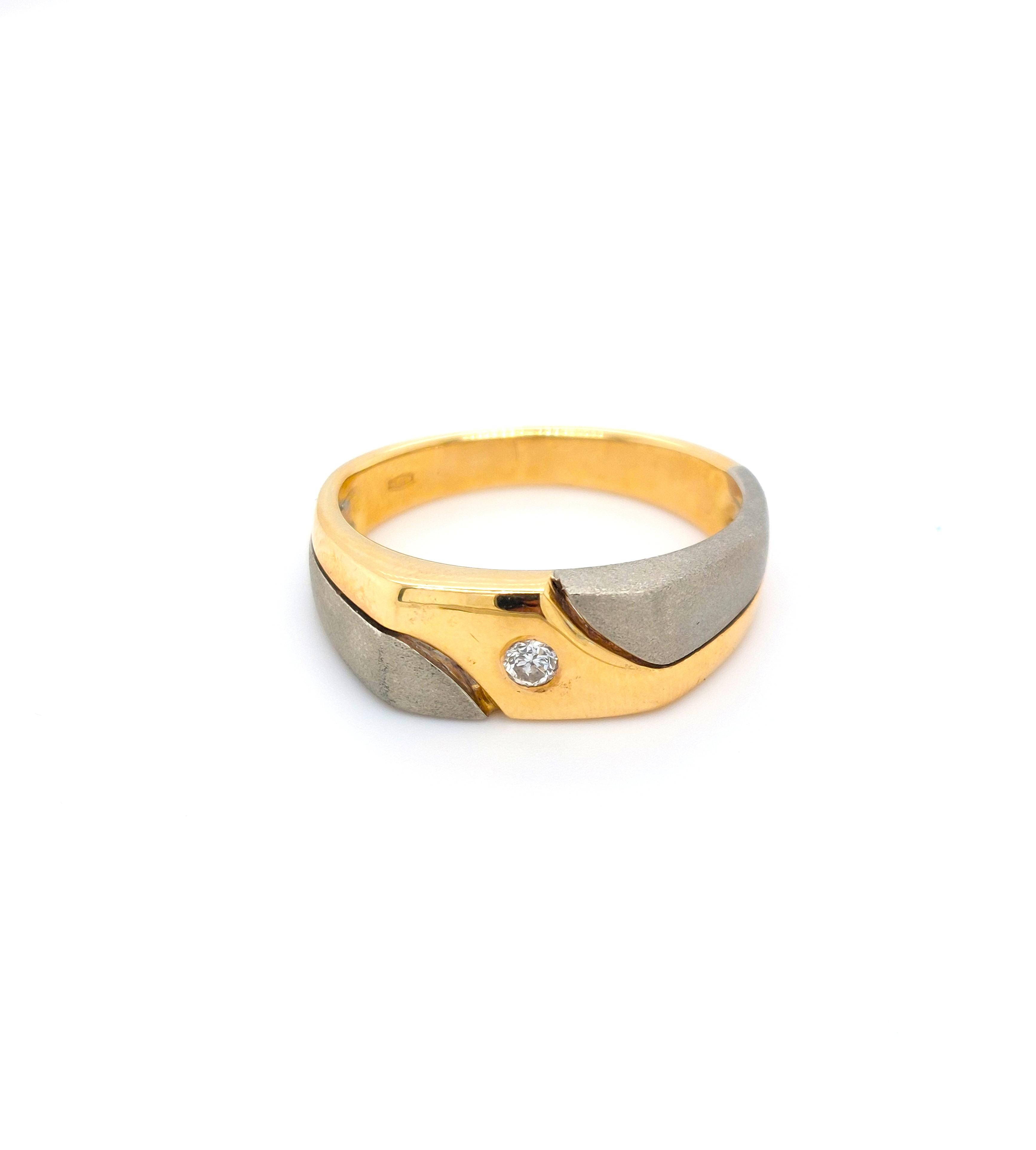 De HBCollectie zegelring, modelnummer HBCOLLECTIE, is een stijlvol sieraad van een onbekend merk. Deze prachtige ring is van de categorie 'juweel' en heeft een juweelmaat van 58.5. Het beste te dragen om uw ringvinger voor een klassieke en verfijnde uitstraling. Voeg een vleugje elegantie toe aan elke outfit met deze unieke zegelring.