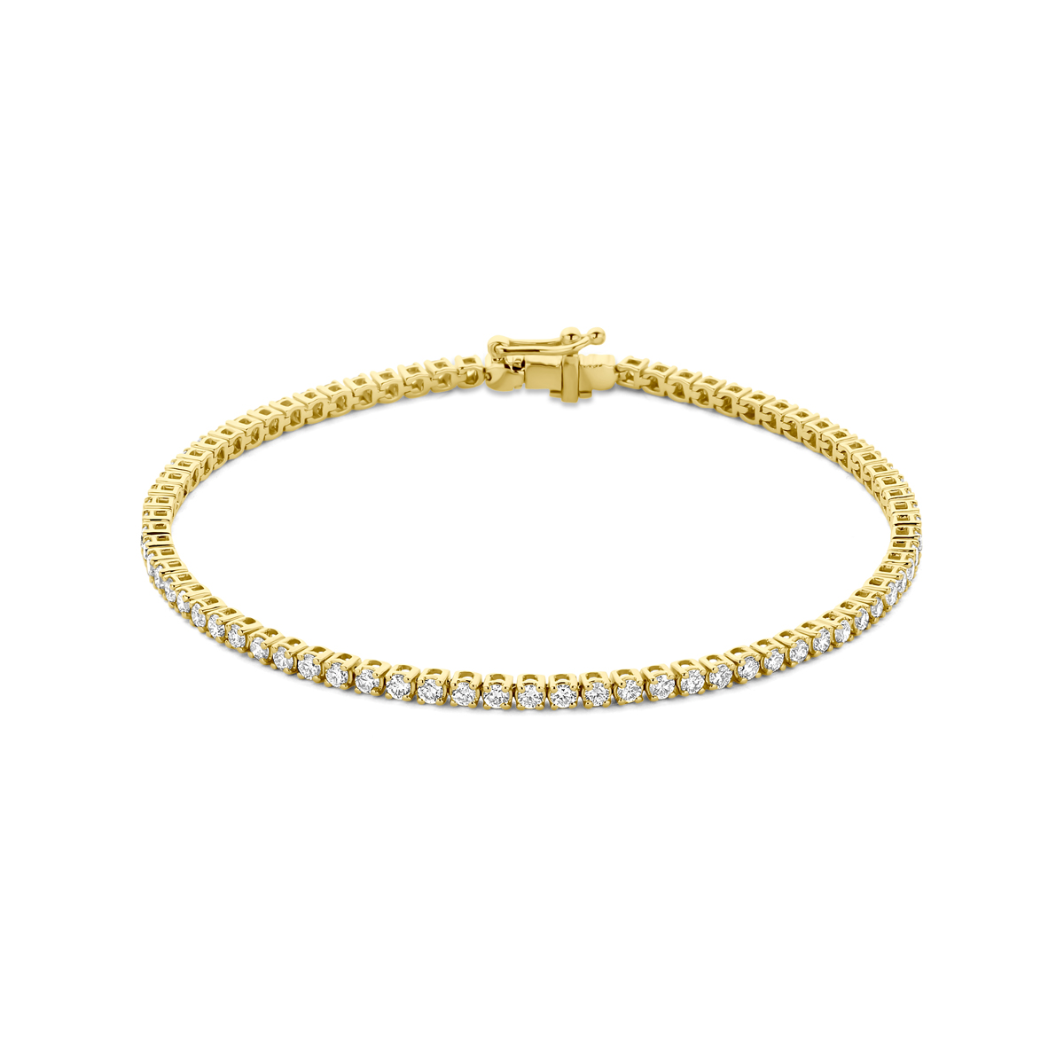 14k Geelgouden tennisarmband uitgevoerd met lab grown diamant. De armband heeft een breedte van 2.2mm en een draaglengte van 17.5cm. Het totale diamantgewicht is 2.00ct.&nbsp;Lab grown diamanten zijn diamanten die ontstaan in een laboratorium. Onder extreem hoge druk en temperatuur wordt het natuurlijk ontstaansproces nagebootst met als eindresultaat een diamant met dezelfde chemische eigenschappen maar met een andere oorsprong.