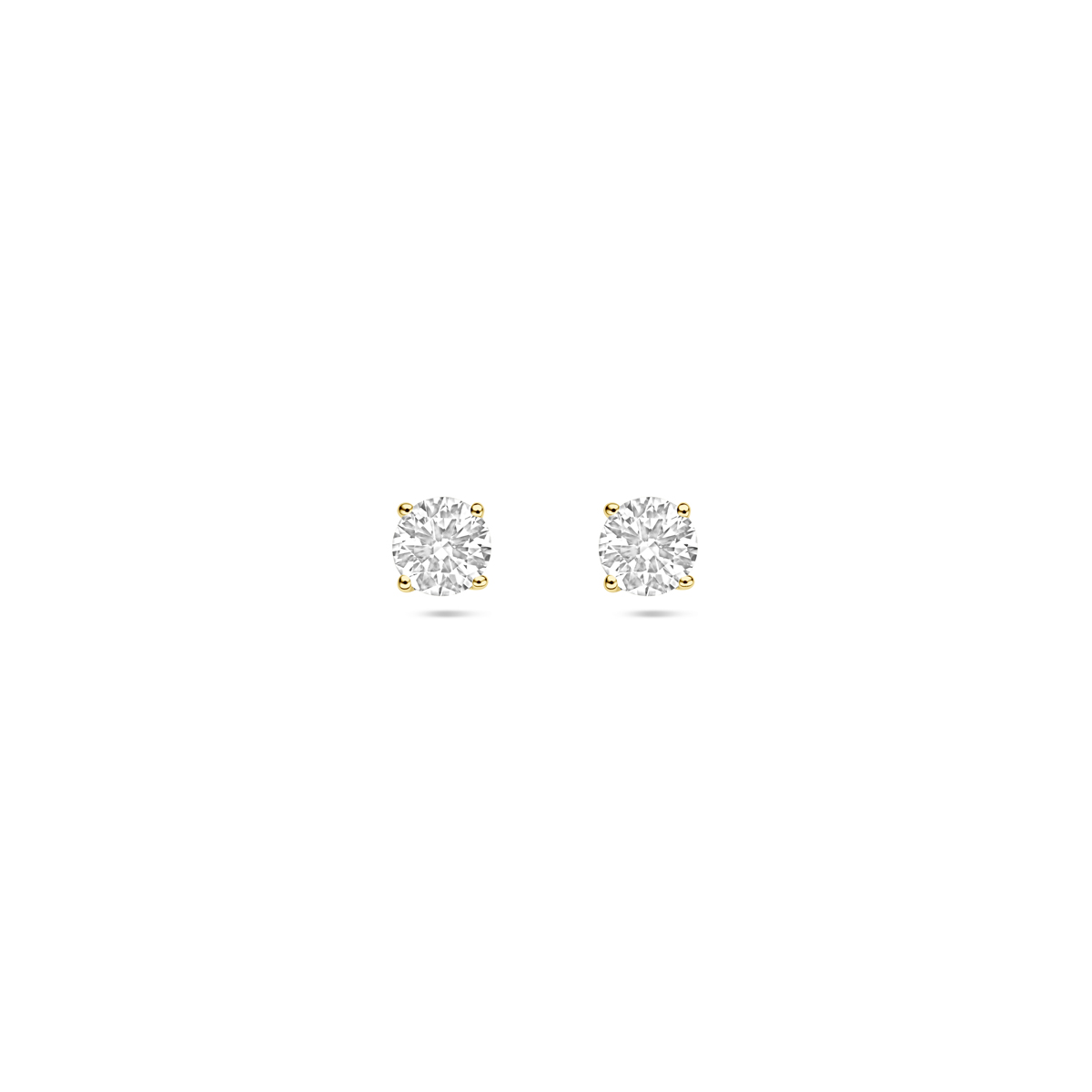 14k Geelgouden oorknoppen uitgevoerd met lab grown diamant. De oorknoppen hebben een diameter van 5mm. Het totale diamantgewicht is 0.50ct. Lab grown diamanten zijn diamanten die ontstaan in een laboratorium. Onder extreem hoge druk en temperatuur wordt het natuurlijk ontstaansproces nagebootst met als eindresultaat een diamant met dezelfde chemische eigenschappen maar met een andere oorsprong.