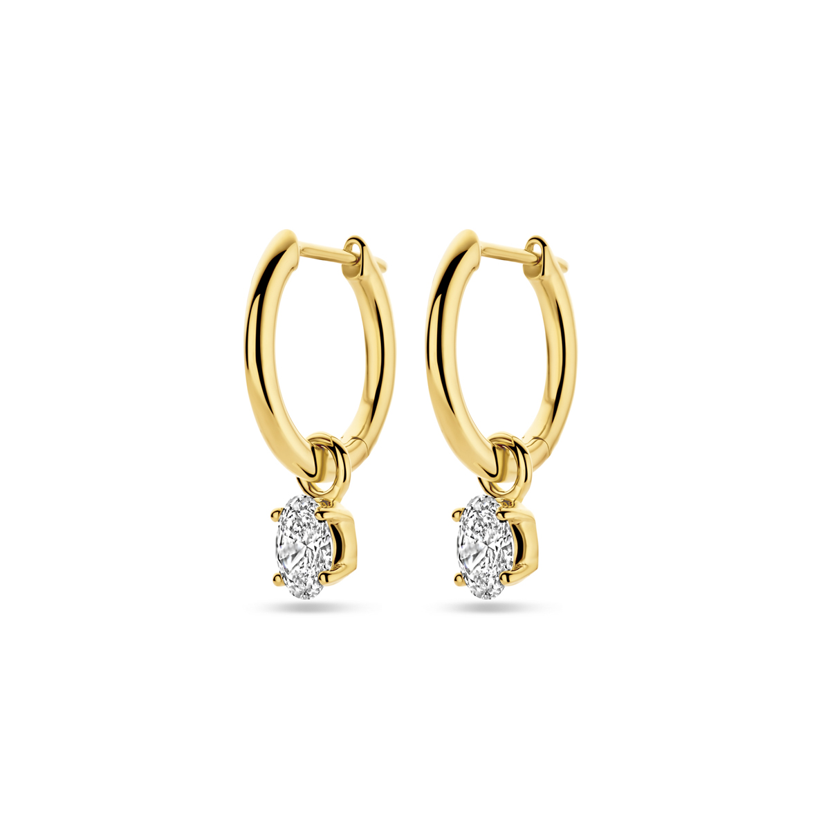 14k Geelgouden oorringen met een totale hoogte van 18.5mm. Het diamantgewicht is 0.5ct.