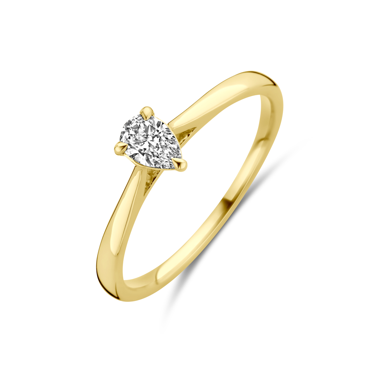 14k Geelgouden ring uitgevoerd met lab grown diamant. De ring heeft een afmeting van 5.5x4mm. Het diamantgewicht is 0.25ct. Lab grown diamanten zijn diamanten die ontstaan in een laboratorium. Onder extreem hoge druk en temperatuur wordt het natuurlijk ontstaansproces nagebootst met als eindresultaat een diamant met dezelfde chemische eigenschappen maar met een andere oorsprong.
