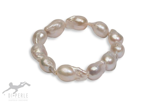 Productinformatie "SWZP Ming armband barok wit 20 cm"
Parelkleur:	wit
Lengte:	20 cm
Soorten parels:	Zoetwater gekweekte parel Ming