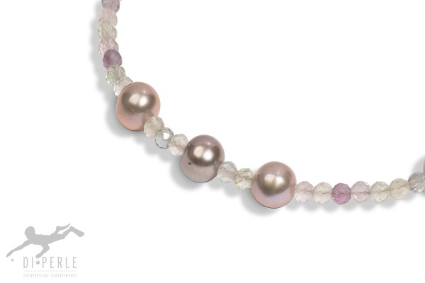 Productinformatie "SWZP Fluorietarmband van staal, 18,5 cm"
Soorten parels:	Zoetwater gekweekte parels
Legering:	Staal
Lengte:	18,5 cm
Steen:	Fluoriet
