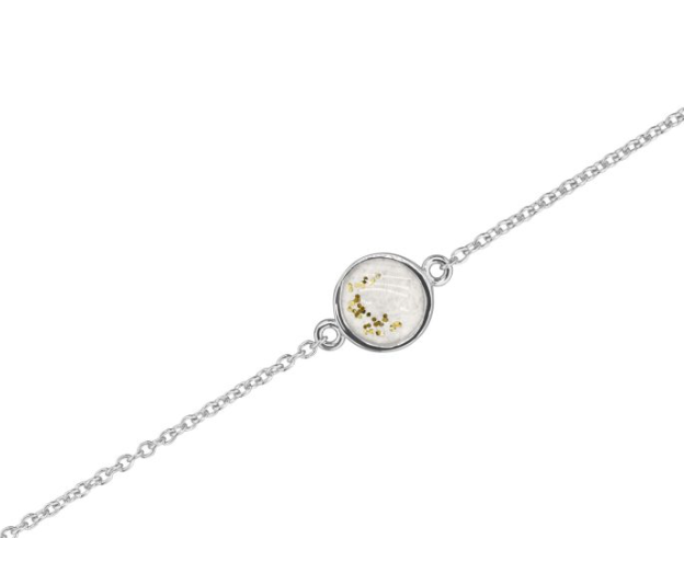 Ketting armband met rond as-compartiment. Dit sieraad wordt zichtbaar aan de voorkant gevuld met as of haar en wordt vermengd met onze speciale hars. Het vullen van de armband kunnen de See You dealers voor u verzorgen. Veelal kan het vullen gedaan worden in uw bijzijn. Vraag hiervoor bij de desbetreffende dealer naar de mogelijkheden.