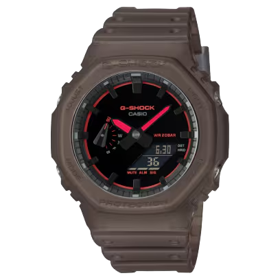 De G-Shock Classic Style GA-2100K-5AER Smoke Light Horloge biedt analoge en digitale weergave, heeft een licht- en datumaanduiding, is uitgerust met een kwartsuurwerk en is waterbestendig. Dit horloge van kunststof en siliconen met bruine band en studs is perfect voor dagelijks gebruik. Draag het casual voor een stijlvolle uitstraling. Kansasmaat: 42 mm. Niet Zwitsers.