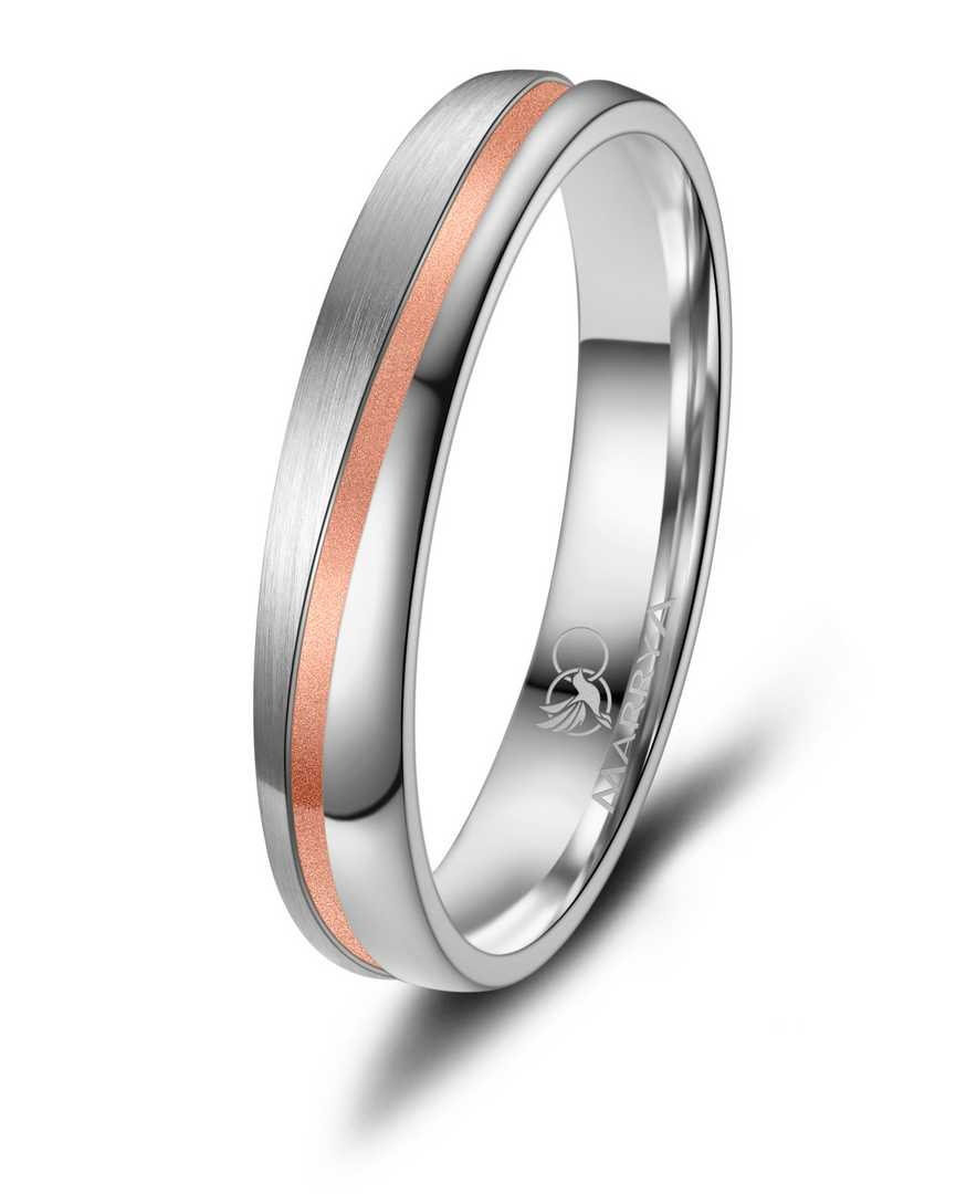 De TITANIUM RING BICOLOR MT 68, modelnummer H-TI-45-68, van het merk Sara.marrya combineert duurzaamheid met elegant design. De tweekleurige afwerking biedt een moderne uitstraling. Draag deze ring als stijlvolle accessoire voor dagelijkse gelegenheden of speciale evenementen. Perfect voor zowel casual als formele outfits, het voegt verfijning toe aan elke look.