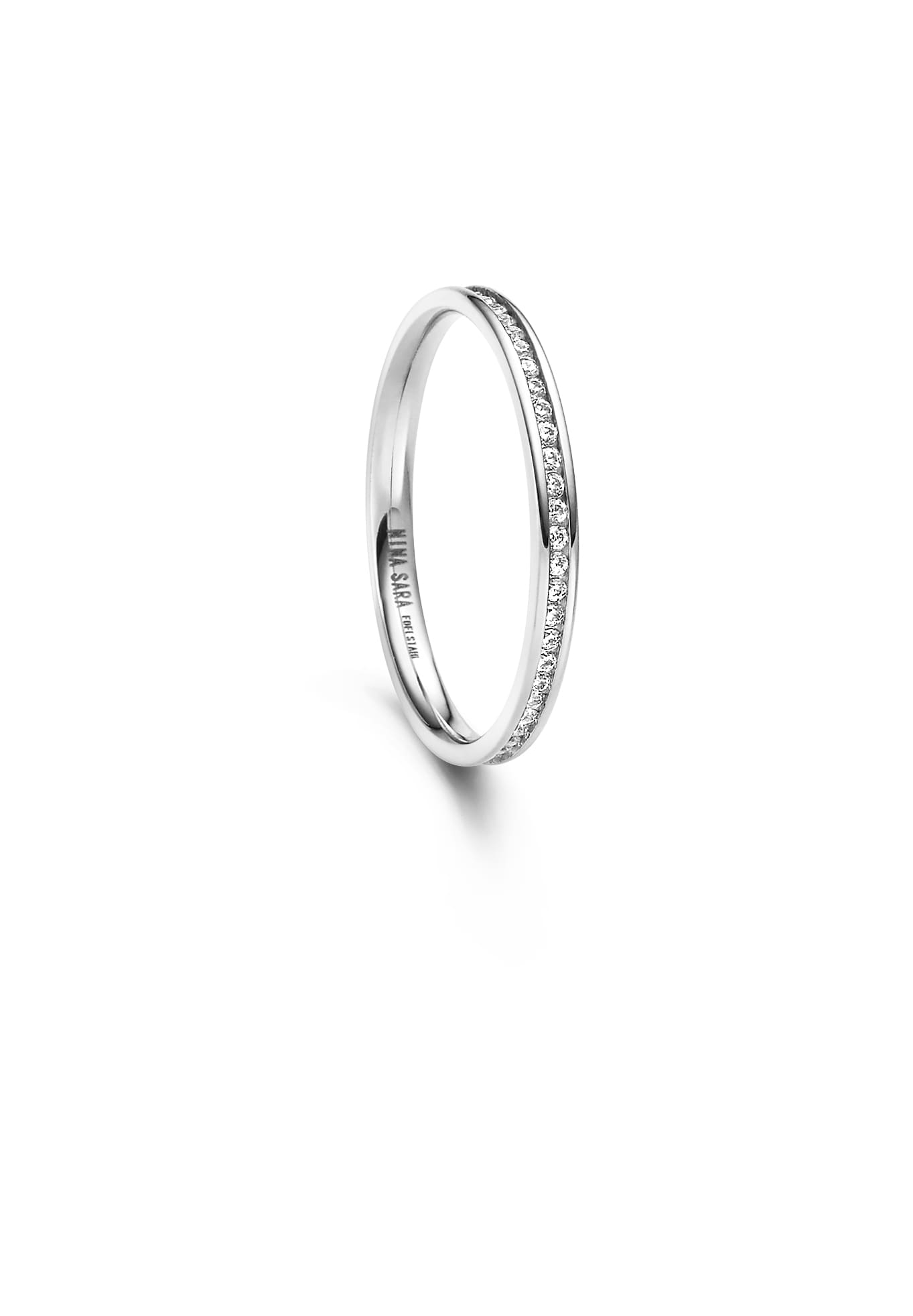 De EDELSTAHL RING MT 56, modelnummer NS-04-58, is een prachtige ring van een nog onbekend merk. Categorie: Sieraad. Type: Ring. Deze stijlvolle en duurzame roestvrijstalen ring voegt een vleugje elegantie toe aan elke outfit. Draag hem op formele gelegenheden of casual uitstapjes om uw stijl te accentueren. Perfect voor dagelijkse en bijzondere momenten.