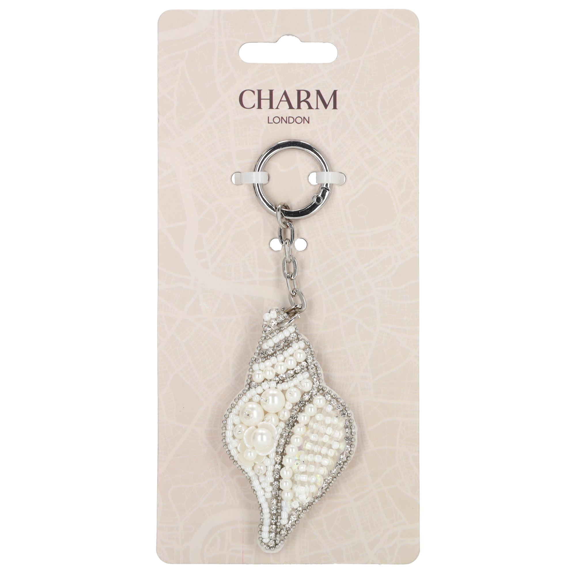 De Charm London BALI Bag Charm is een speelse en stijlvolle accessoire ge&iuml;nspireerd op de oceaan. Deze bag charm is versierd met prachtige oceaandieren zoals zeesterren en schelpen die zorgen voor een zomerse en elegante uitstraling. De combinatie van natuurlijke vormen en verfijnde details maakt deze charm perfect om je tas een unieke en frisse look te geven.