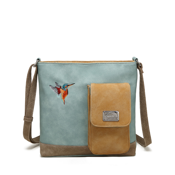 Hand-/schoudertas
H24 x B24 x D4 cm
100% vegan & eerlijk geproduceerd
Hoofdvak met ritssluiting
Prachtige borduring van een ijsvogel met vis
Verstelbare schouderband
Voor- en achtervak met ritssluiting
Extra telefoonzakje en een ritsvak aan de achterkant
Verrassing bij het openen: een ijsvogel die een vis vangt!