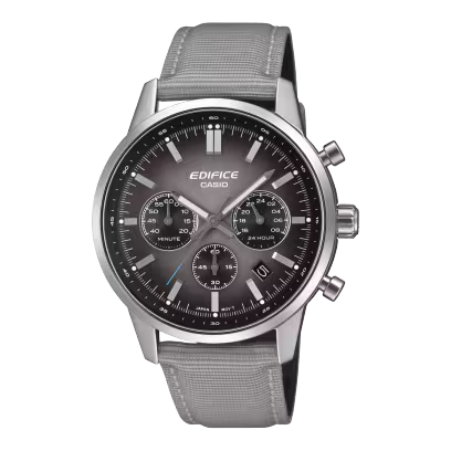 Deze EDIFICE chronograaf, ge&iuml;nspireerd op de bolle glazen meters van een klassieke sportwagen, heeft de tijdloze uitstraling van een wijzerplaat met gradaties. 

Details zoals het bolle, gewelfde horlogeglas, de roestvrijstalen kast met smalle lunette en de drukknoppen ronden het ontwerp af met aloude stijl.